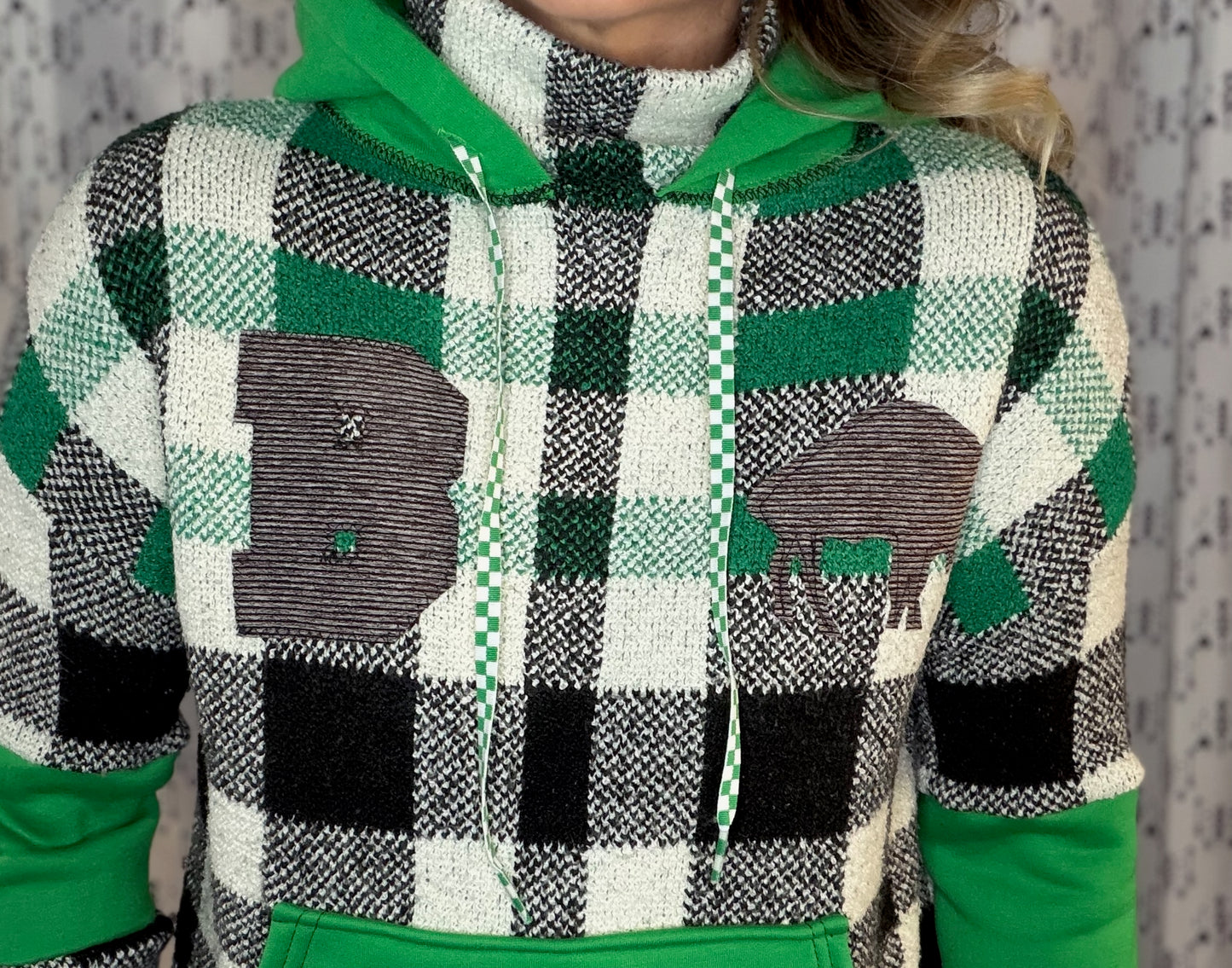 B & W w/ Green Plaid Buffalo Sweater Hoodie Size- Women's M/L