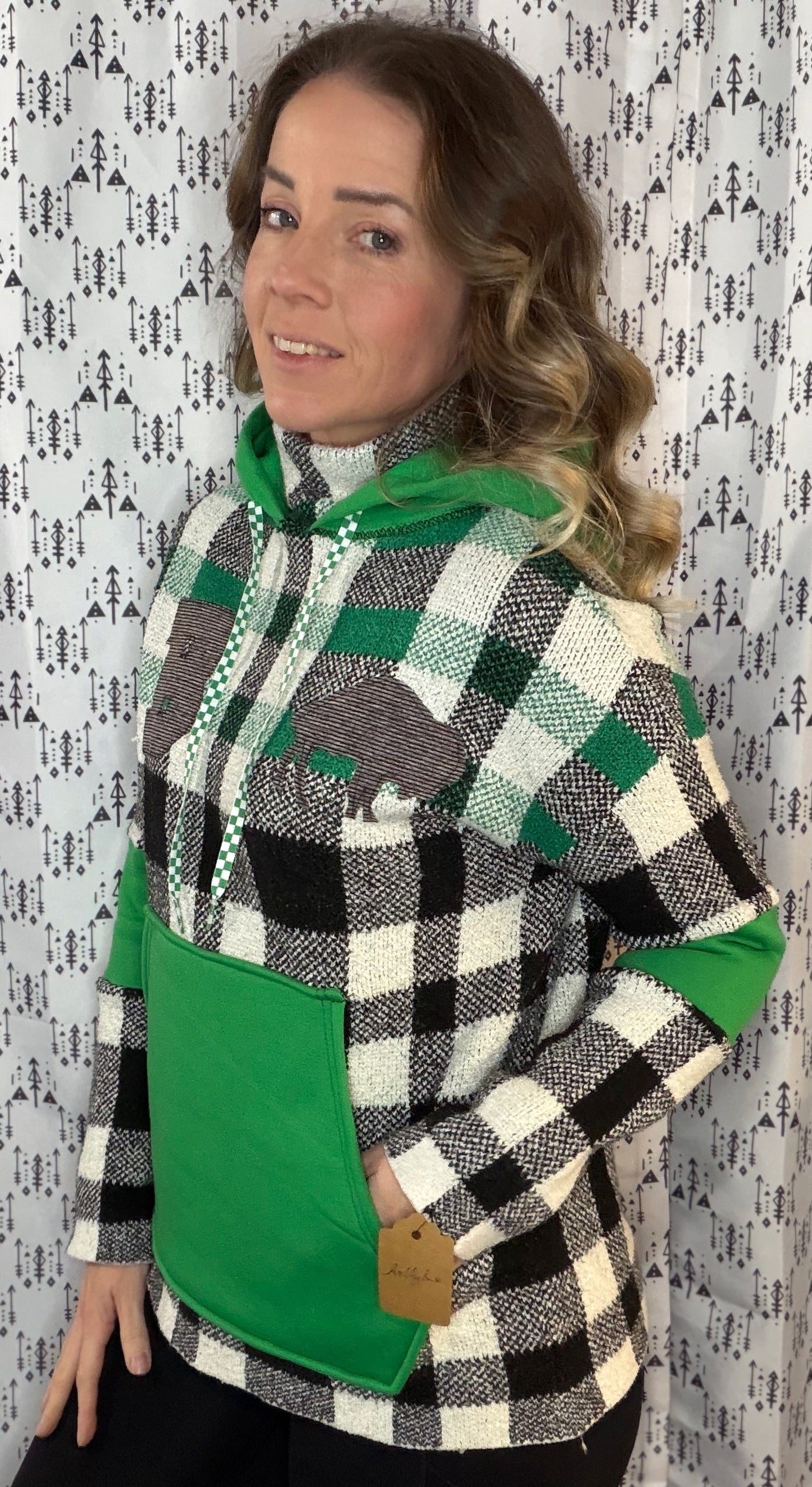 B & W w/ Green Plaid Buffalo Sweater Hoodie Size- Women's M/L