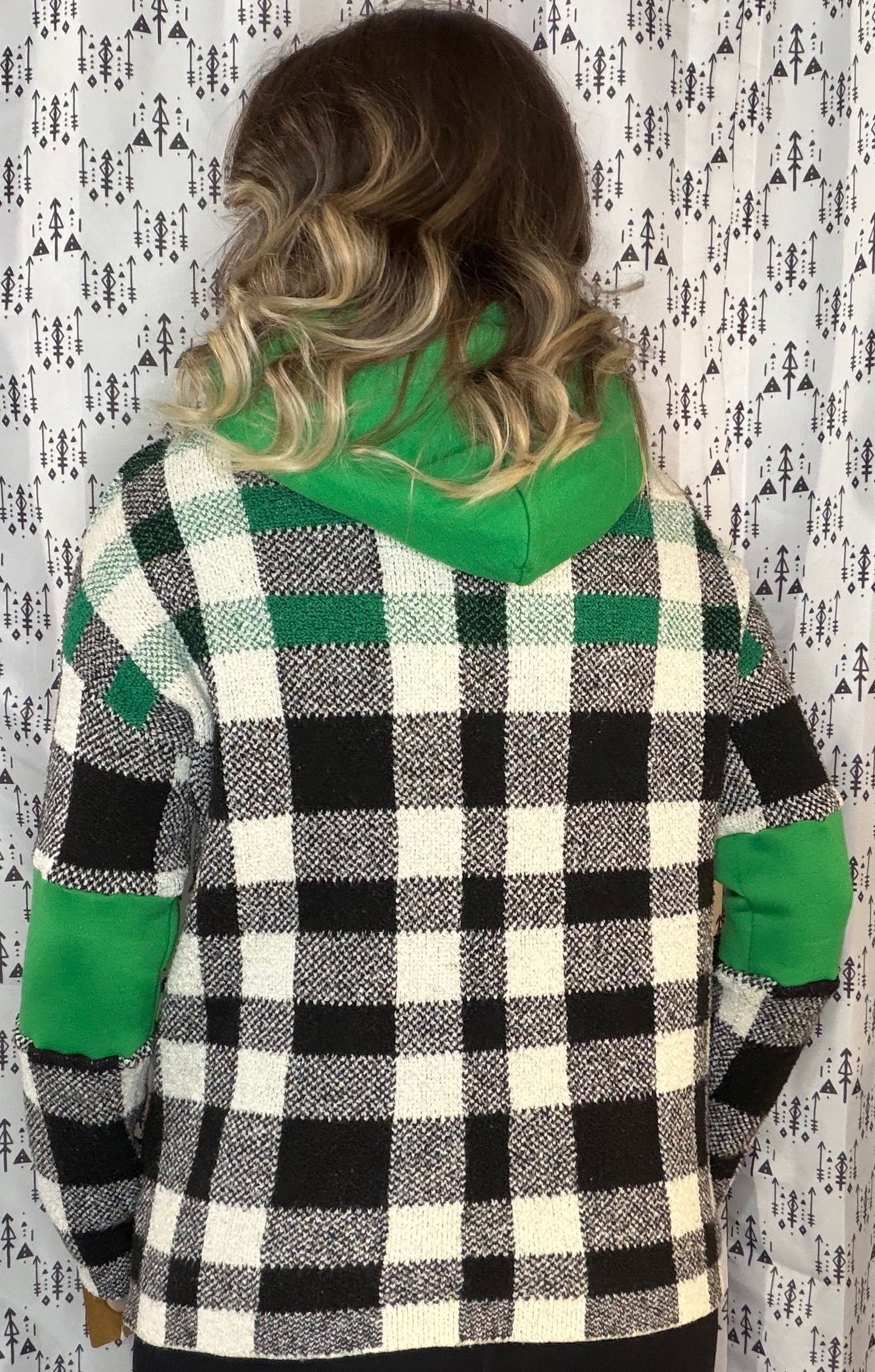 B & W w/ Green Plaid Buffalo Sweater Hoodie Size- Women's M/L