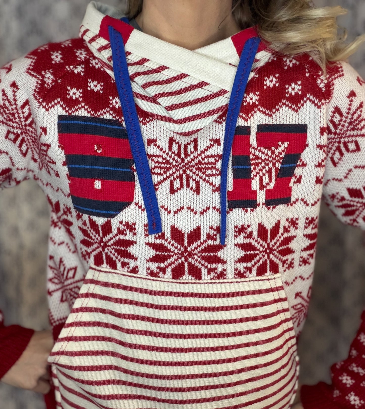 Red Holiday Allen 17 Sweater Hoodie Size- Women's M/L