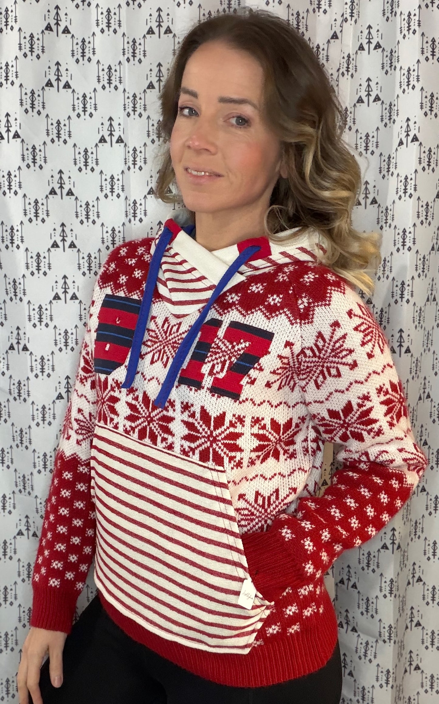 Red Holiday Allen 17 Sweater Hoodie Size- Women's M/L