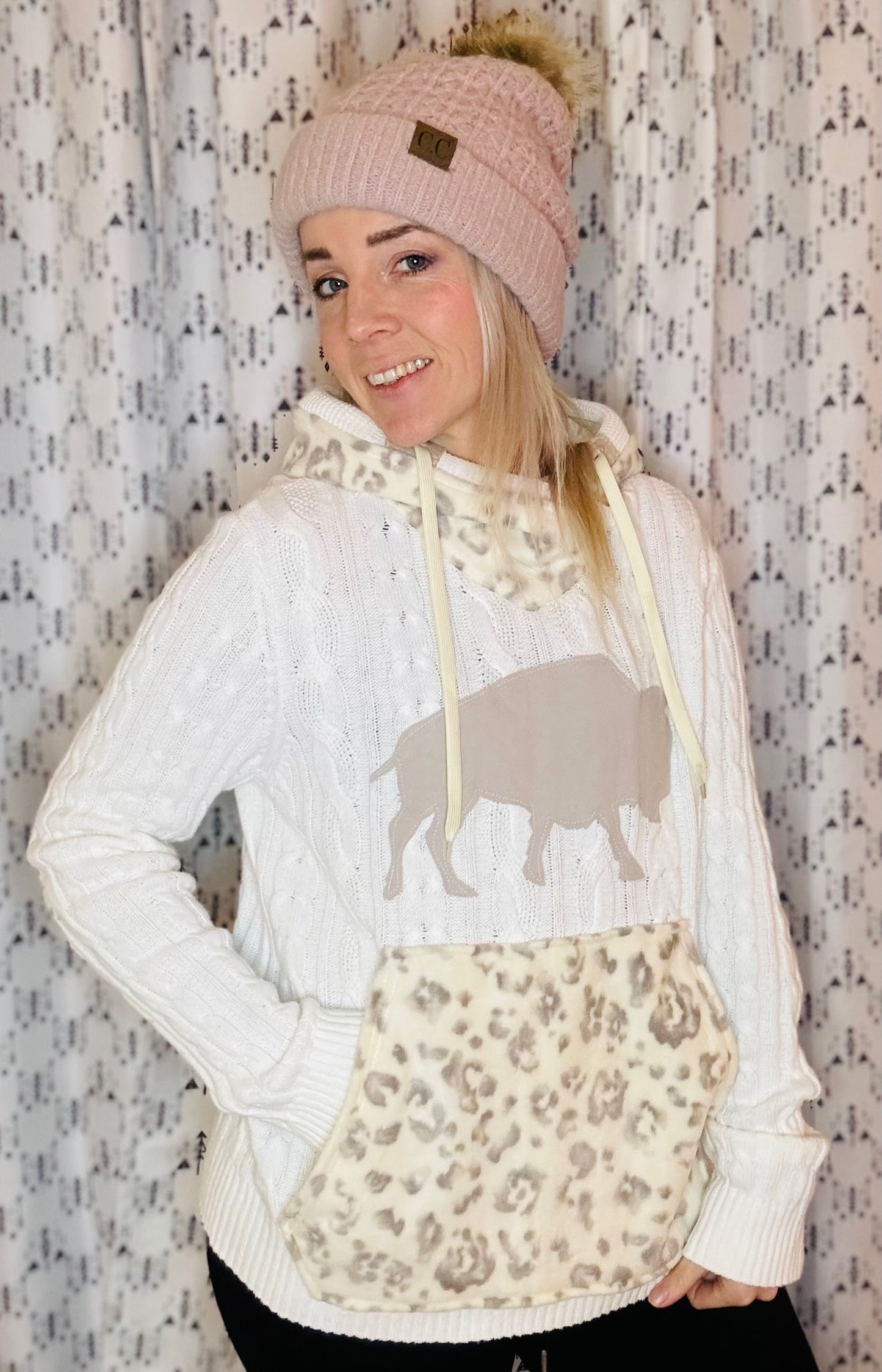 White Cable Sweater Buffalo Hoodie Size- Women's M/L