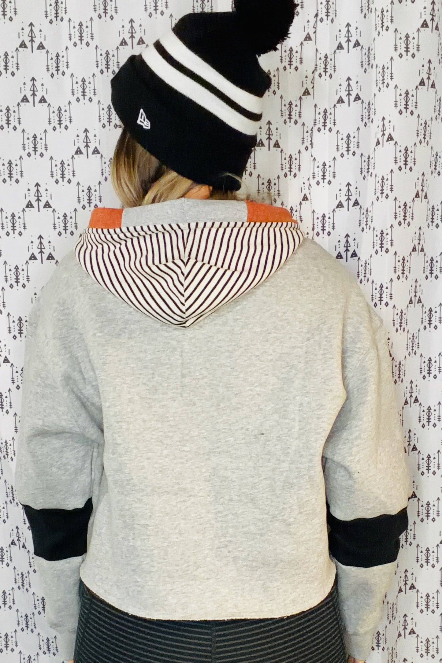 Grey Everything Buffalo Lacrosse Crop Hoodie Size- Women's L/XL