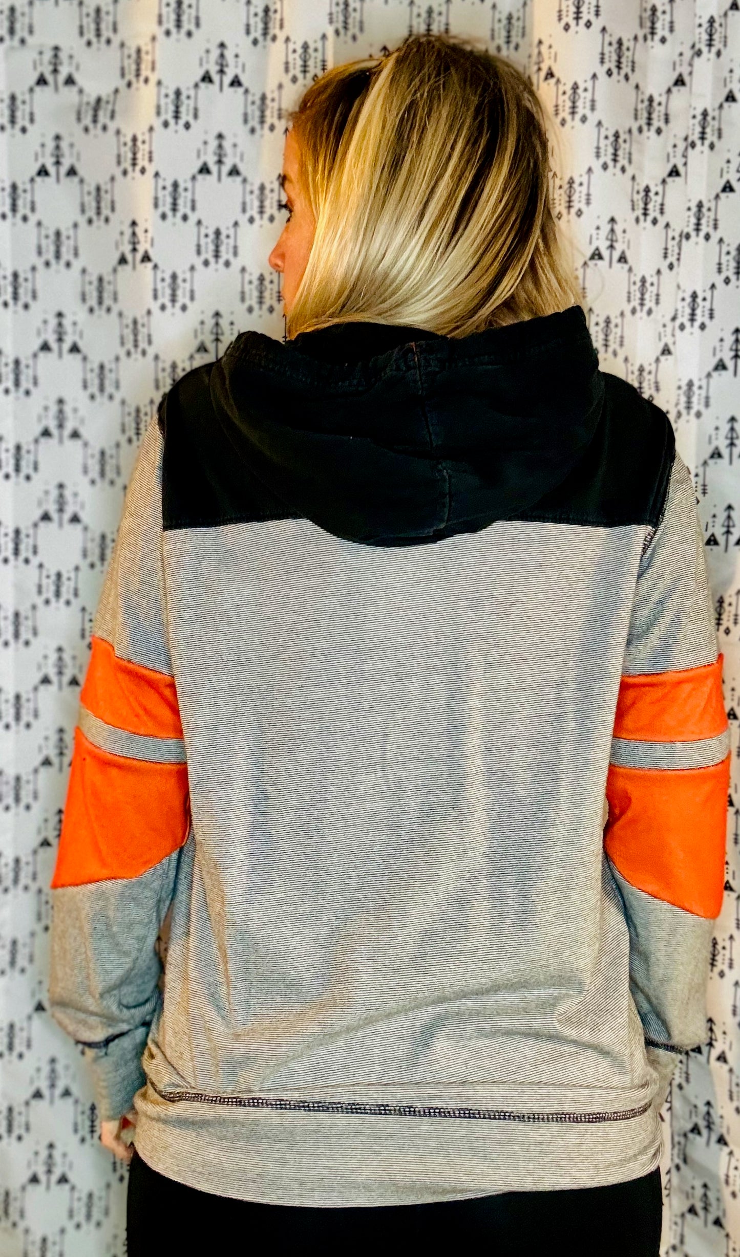 Lightweight Buffalo Lacrosse Hoodie Size- Unisex M/L