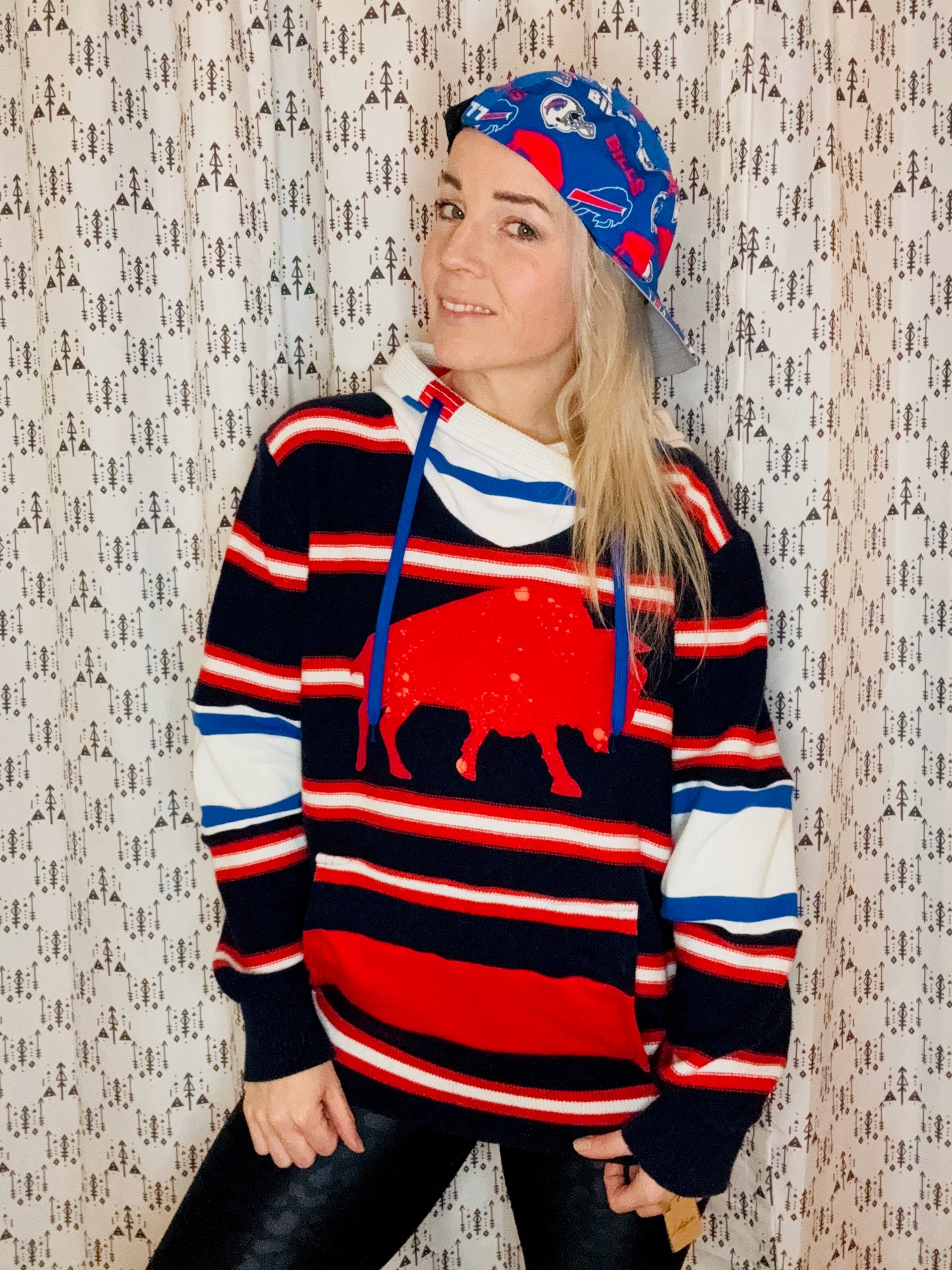 90's Striped Buffalo Football Sweater Hoodie Size- Unisex M/L