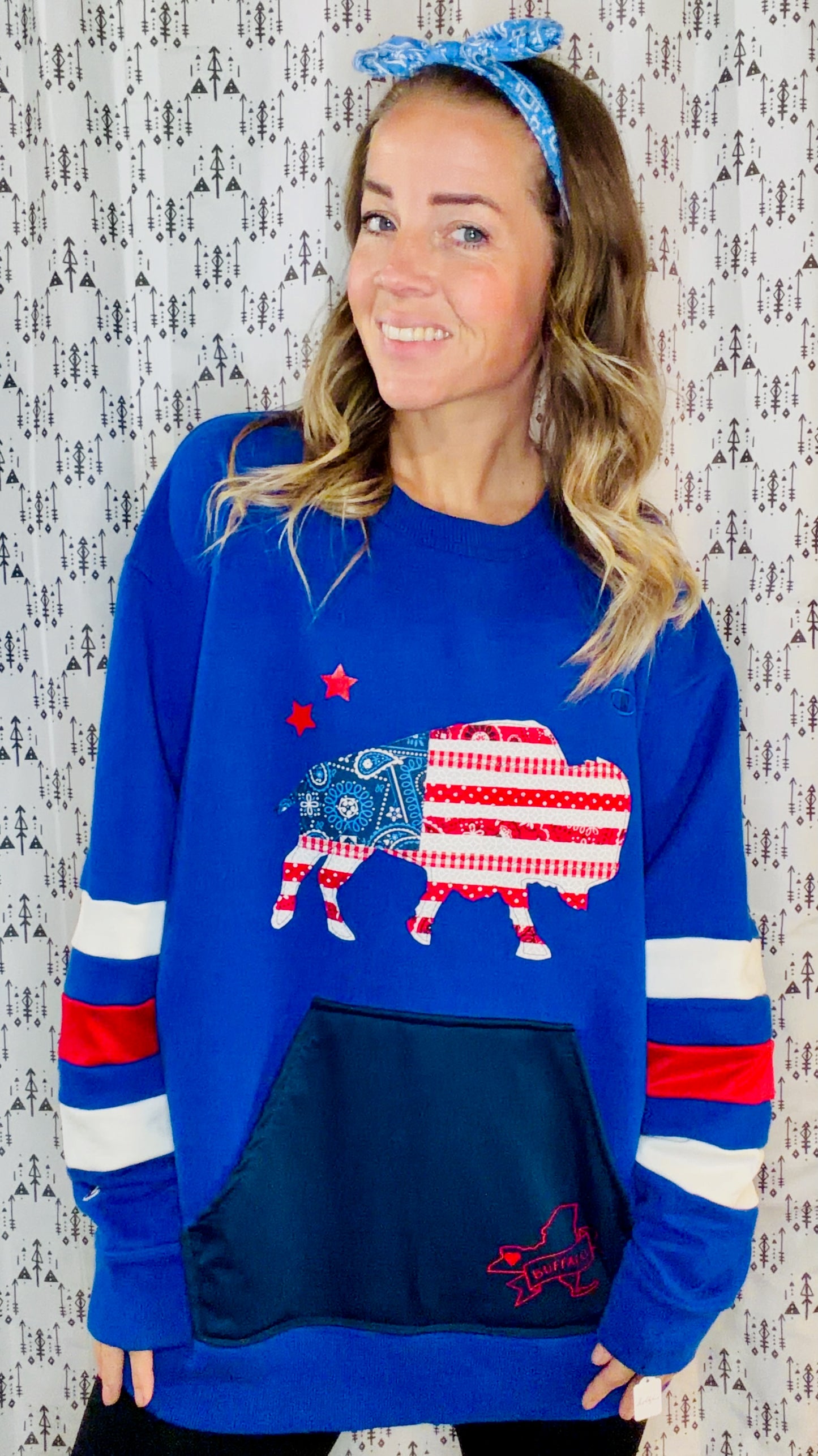 Blue Buffalo USA Crewneck Size Women's- XL/2X