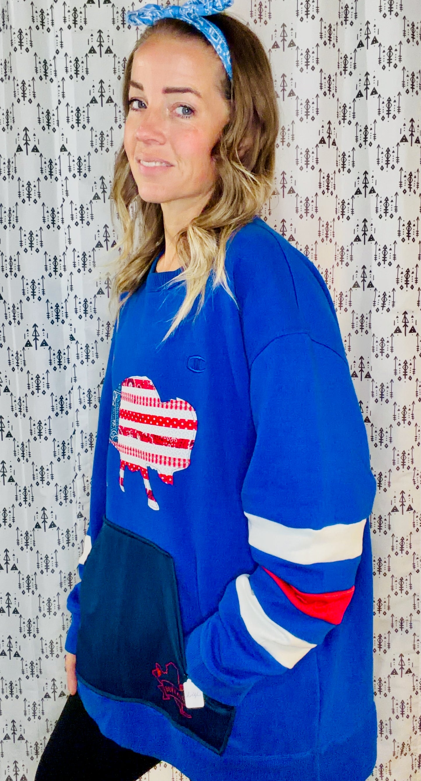Blue Buffalo USA Crewneck Size Women's- XL/2X