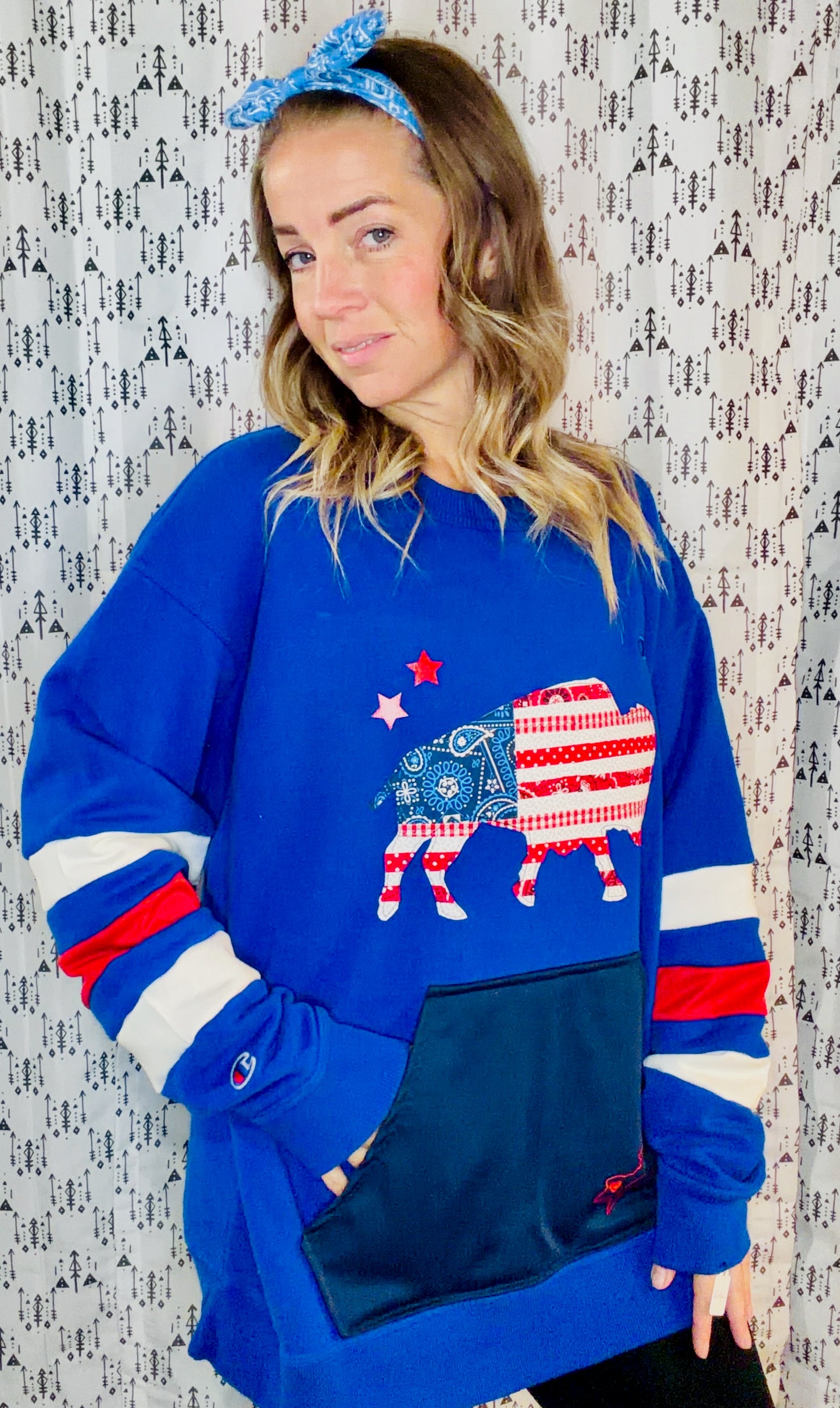 Blue Buffalo USA Crewneck Size Women's- XL/2X