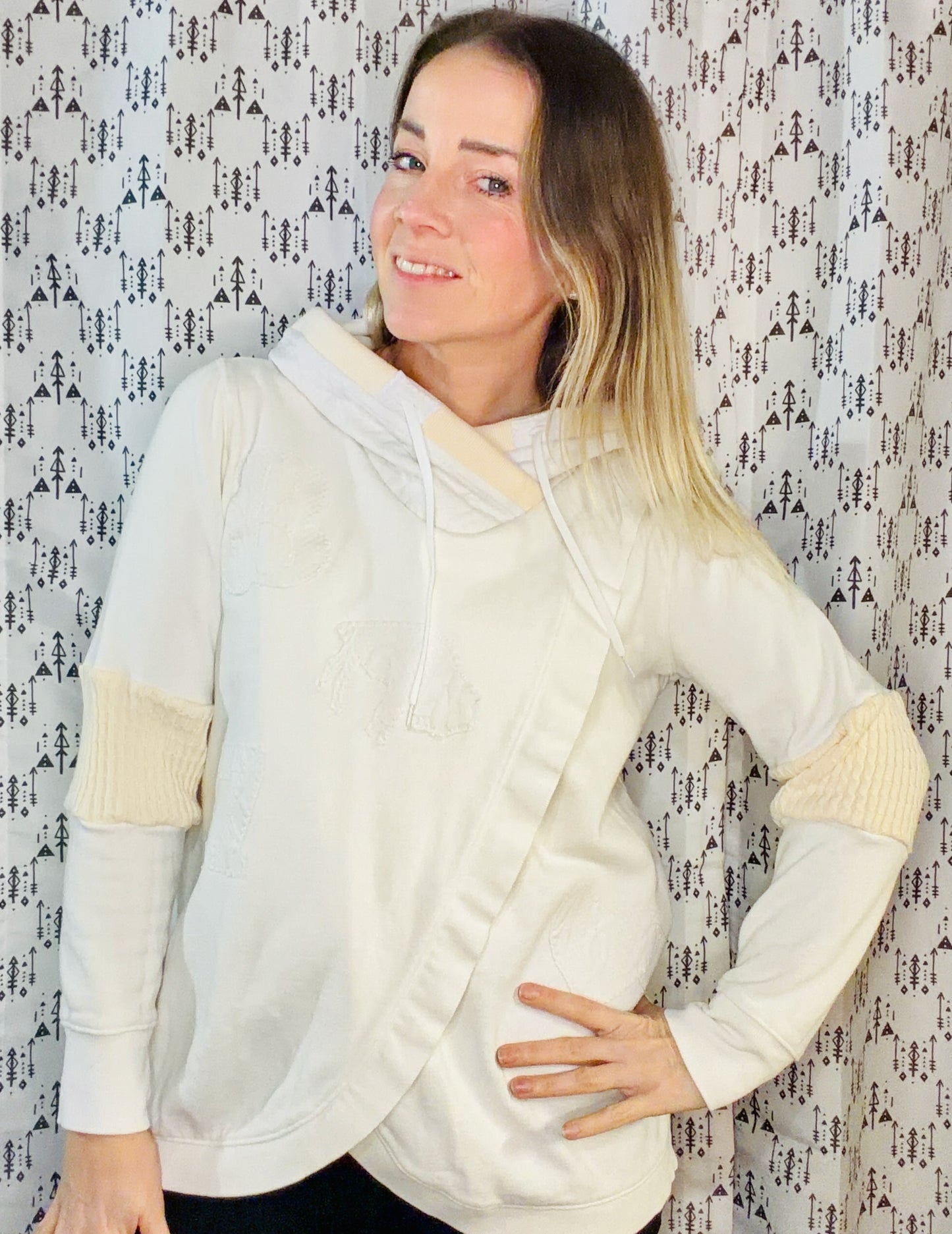 White Crossover Buffalo Hoodie Size Women's- M/L