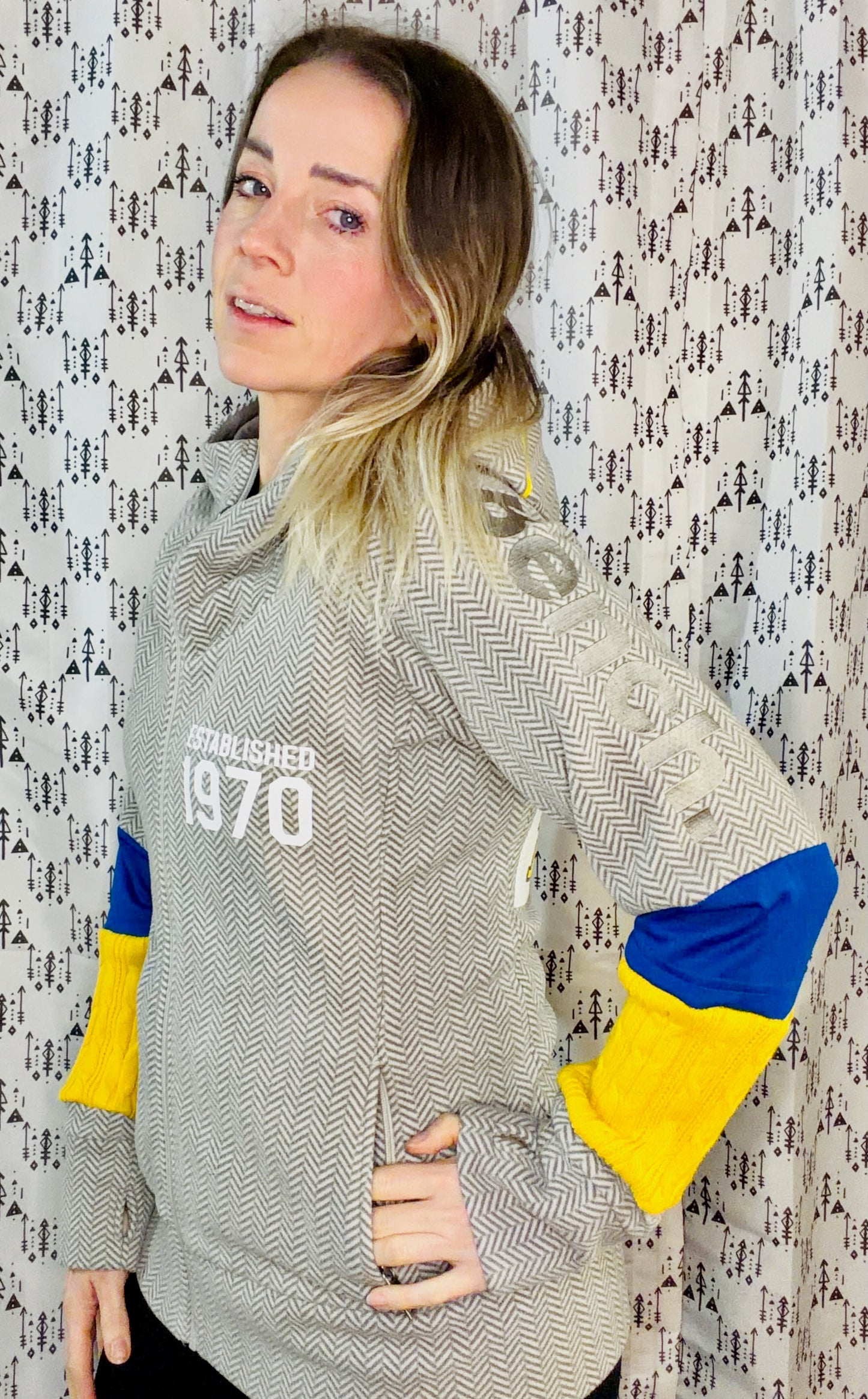 Grey Herringbone One-Buffalo Hockey Zip-Up Hoodie Size Women's-S/M