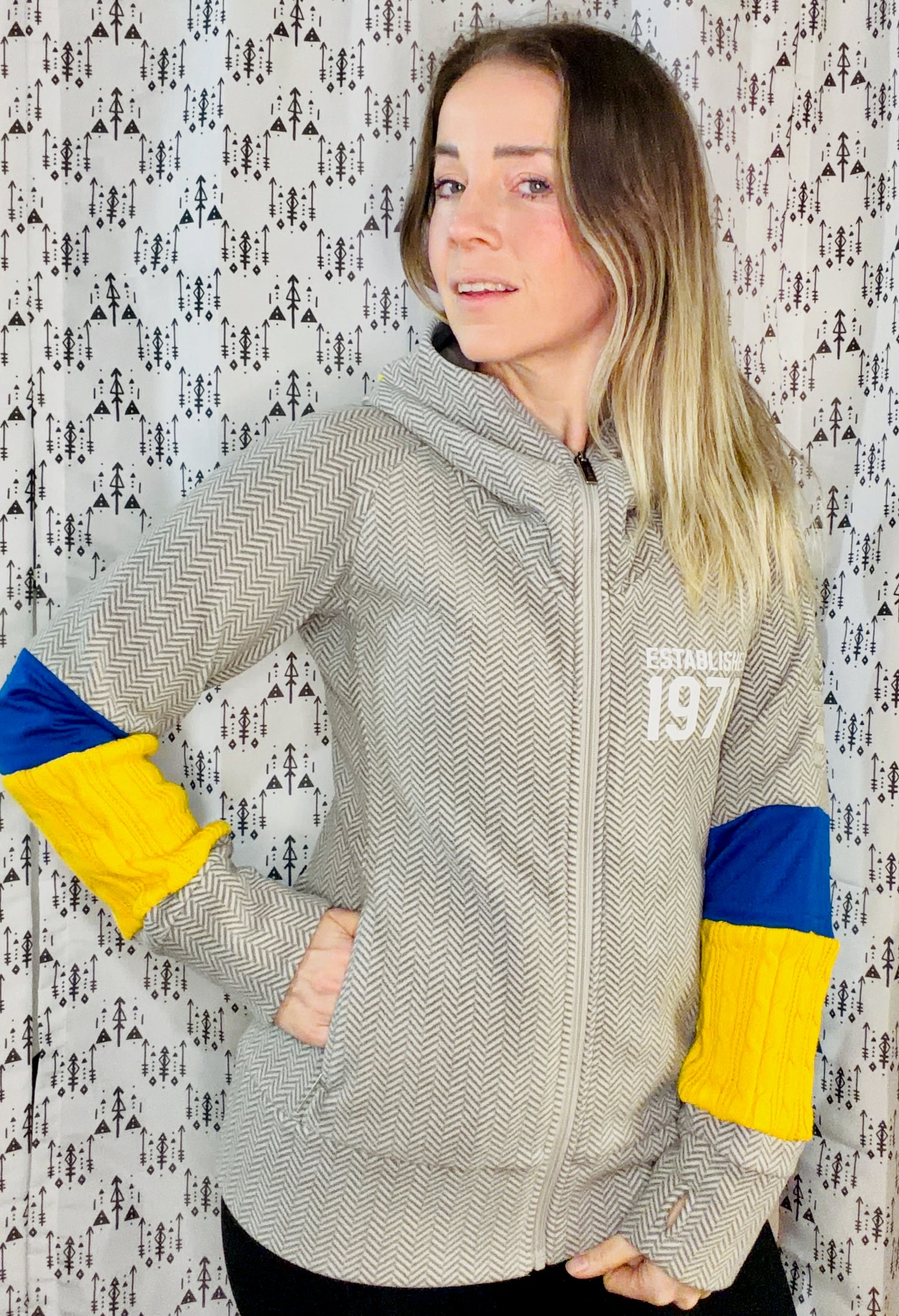 Grey Herringbone One-Buffalo Hockey Zip-Up Hoodie Size Women's-S/M