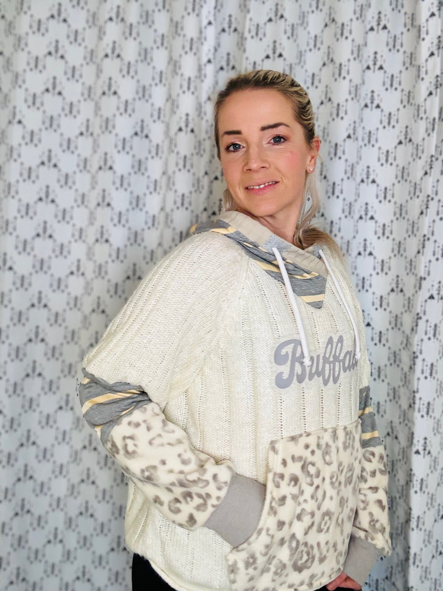 Buffalo Cream Leopard Sweater Hoodie Size- Women's XL/2X