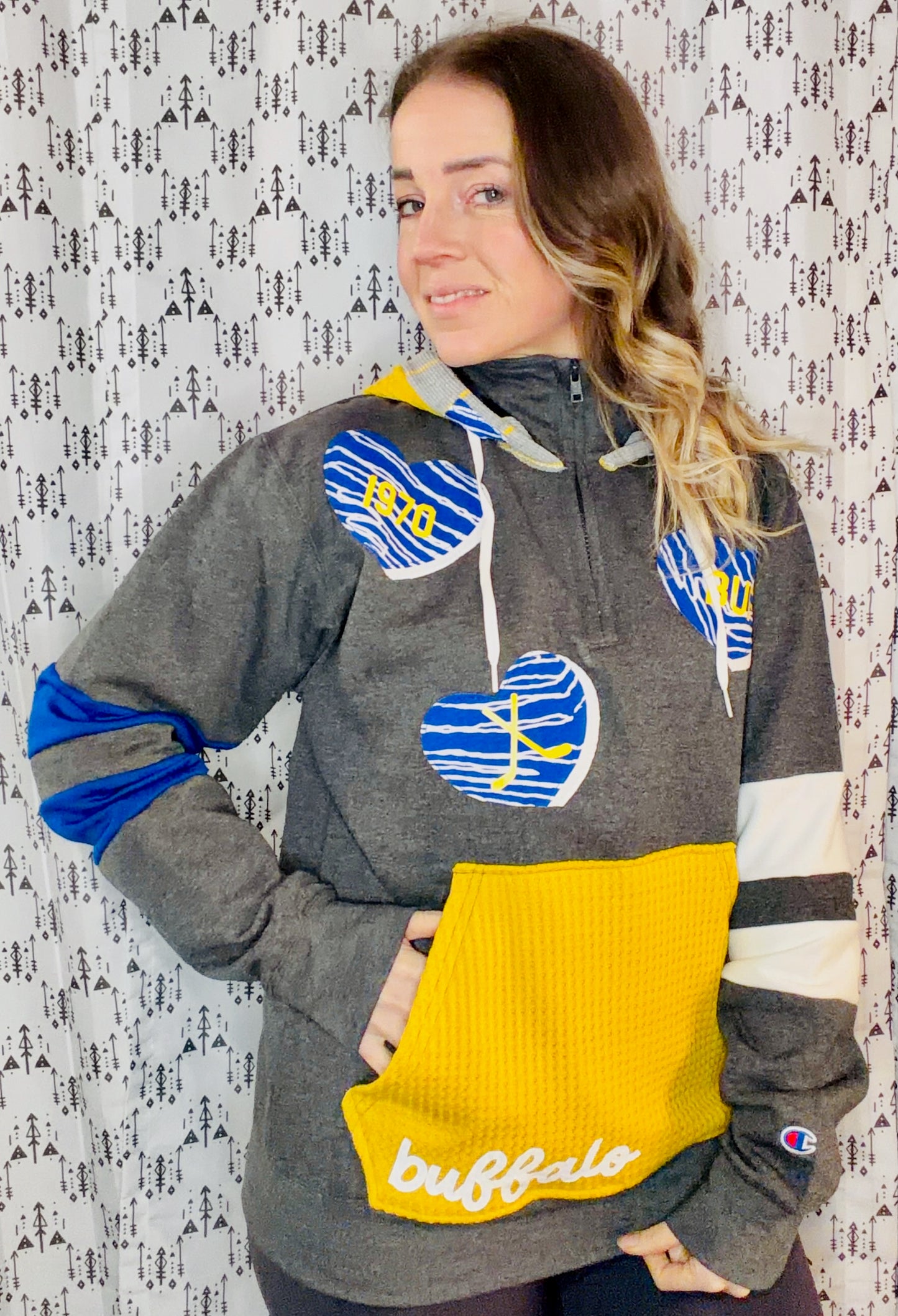 Dark Grey Buffalo Hockey Heart 1/4 Zip Hoodie Size Women's-L/XL