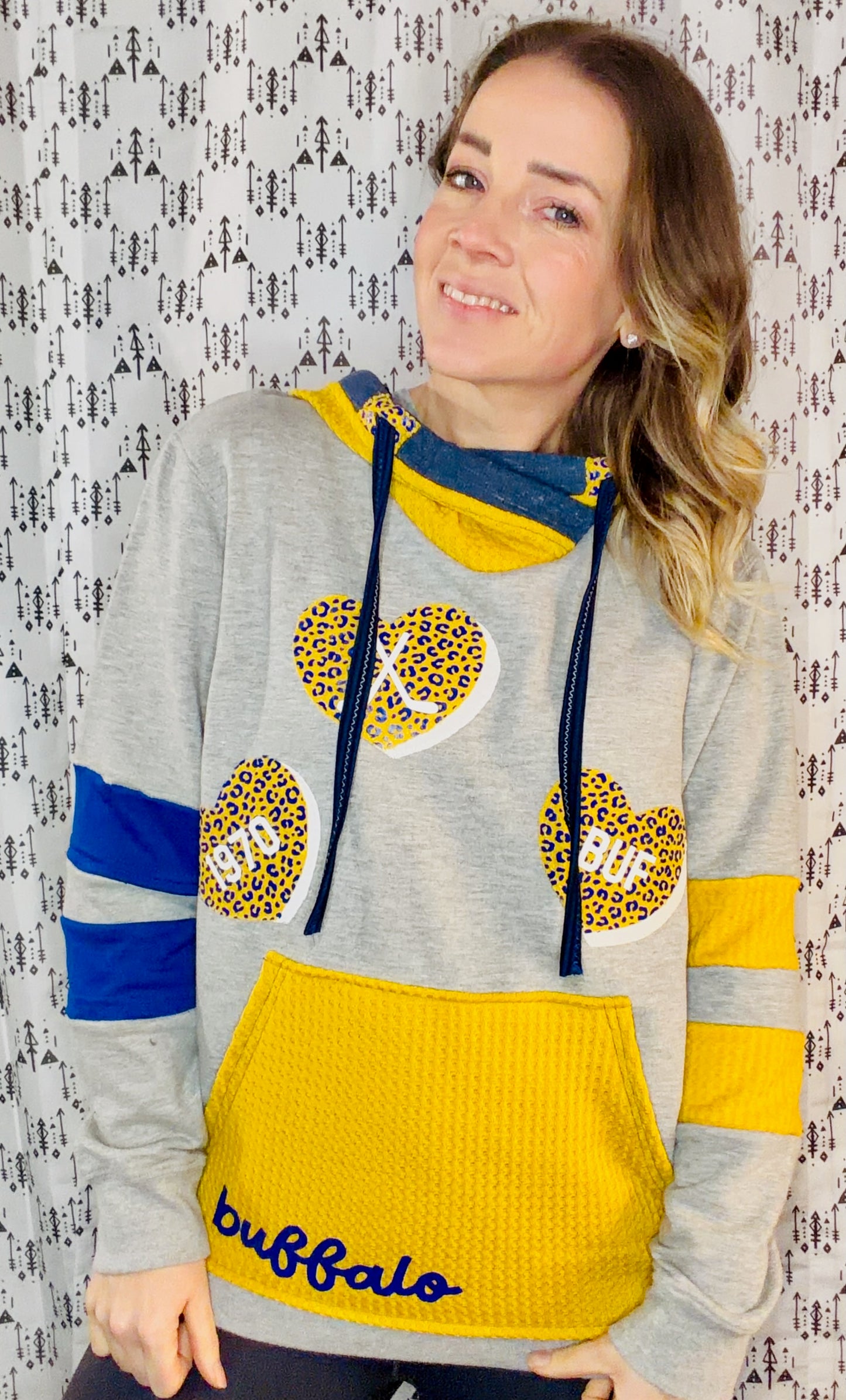 Light Grey Buffalo Hockey Heart Hoodie Size Women's-M/L