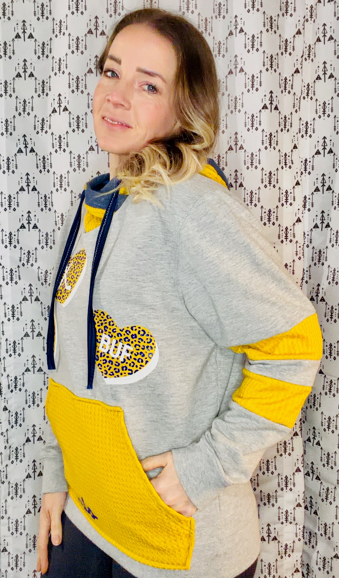 Light Grey Buffalo Hockey Heart Hoodie Size Women's-M/L