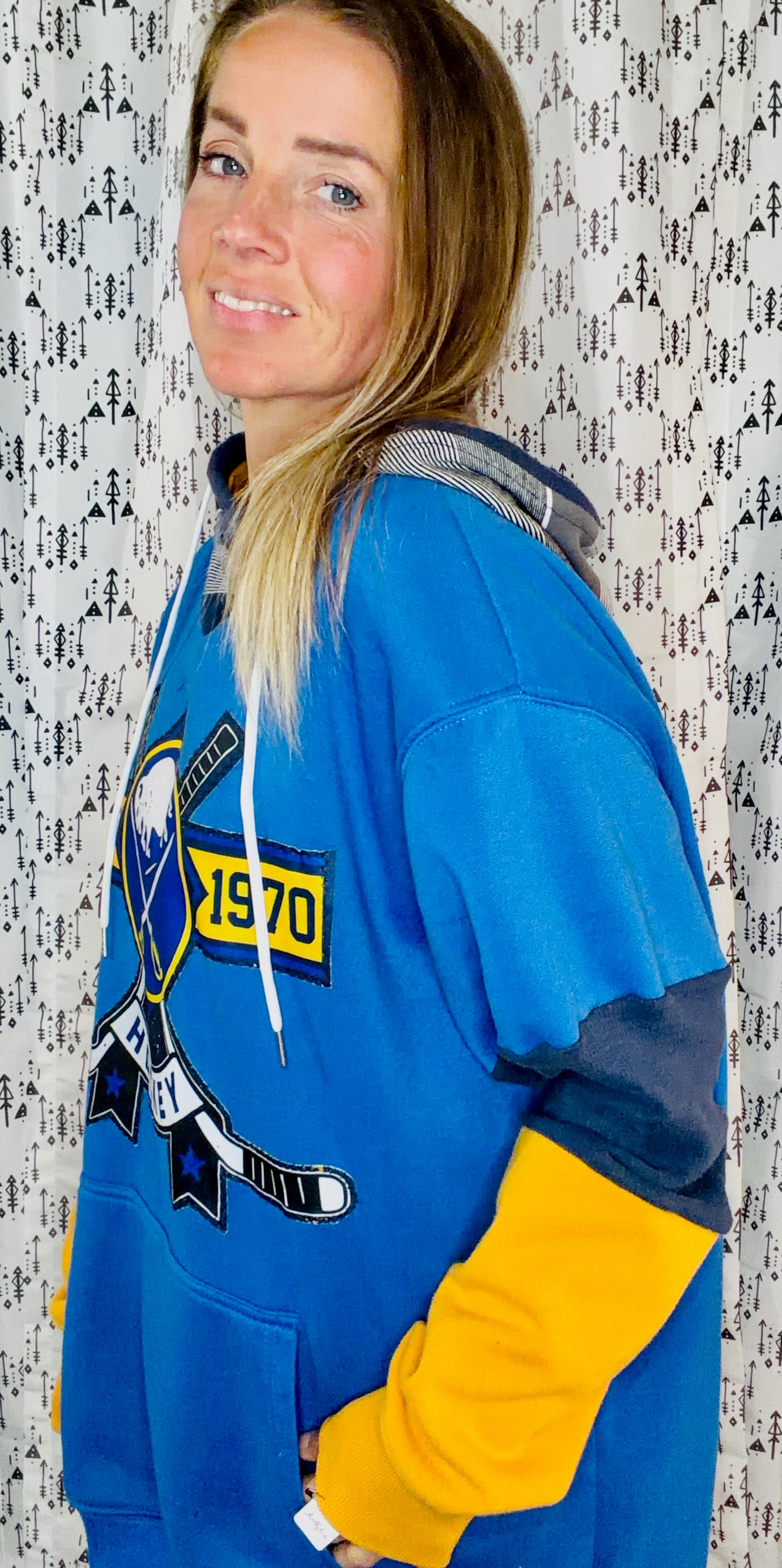 Blue Buffalo Hockey Hoodie Size Unisex-L/XL