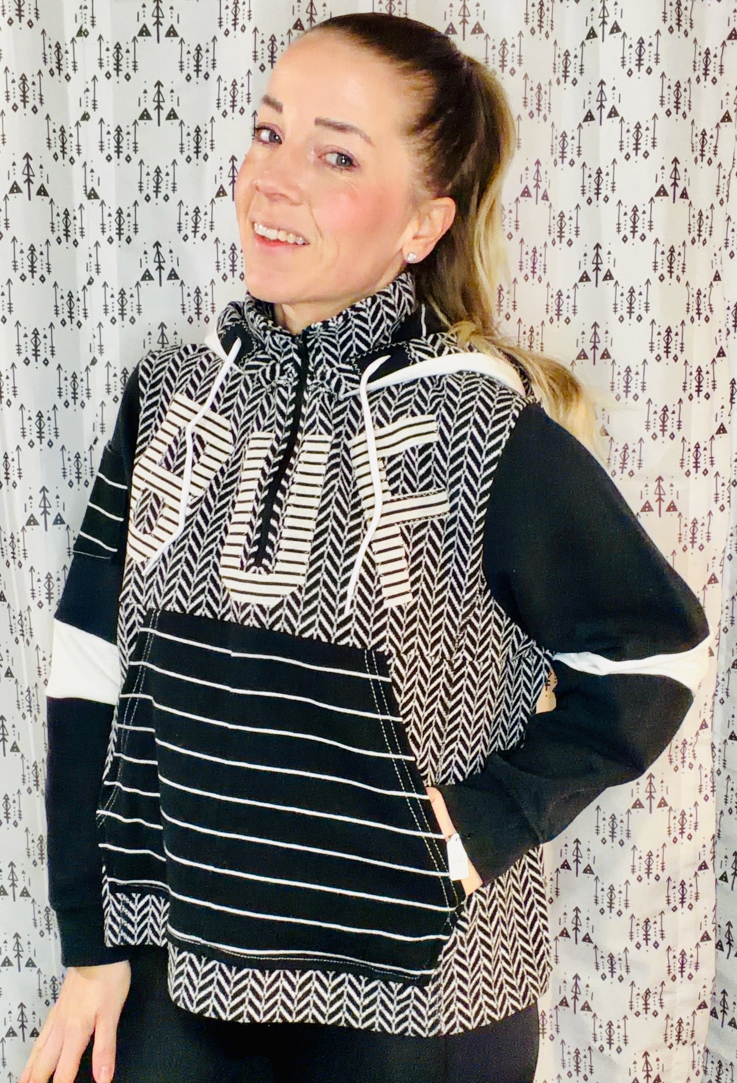 Black & White Buffalo Check 1/4 Zip-Up Crop Hoodie Size- Women's L/XL