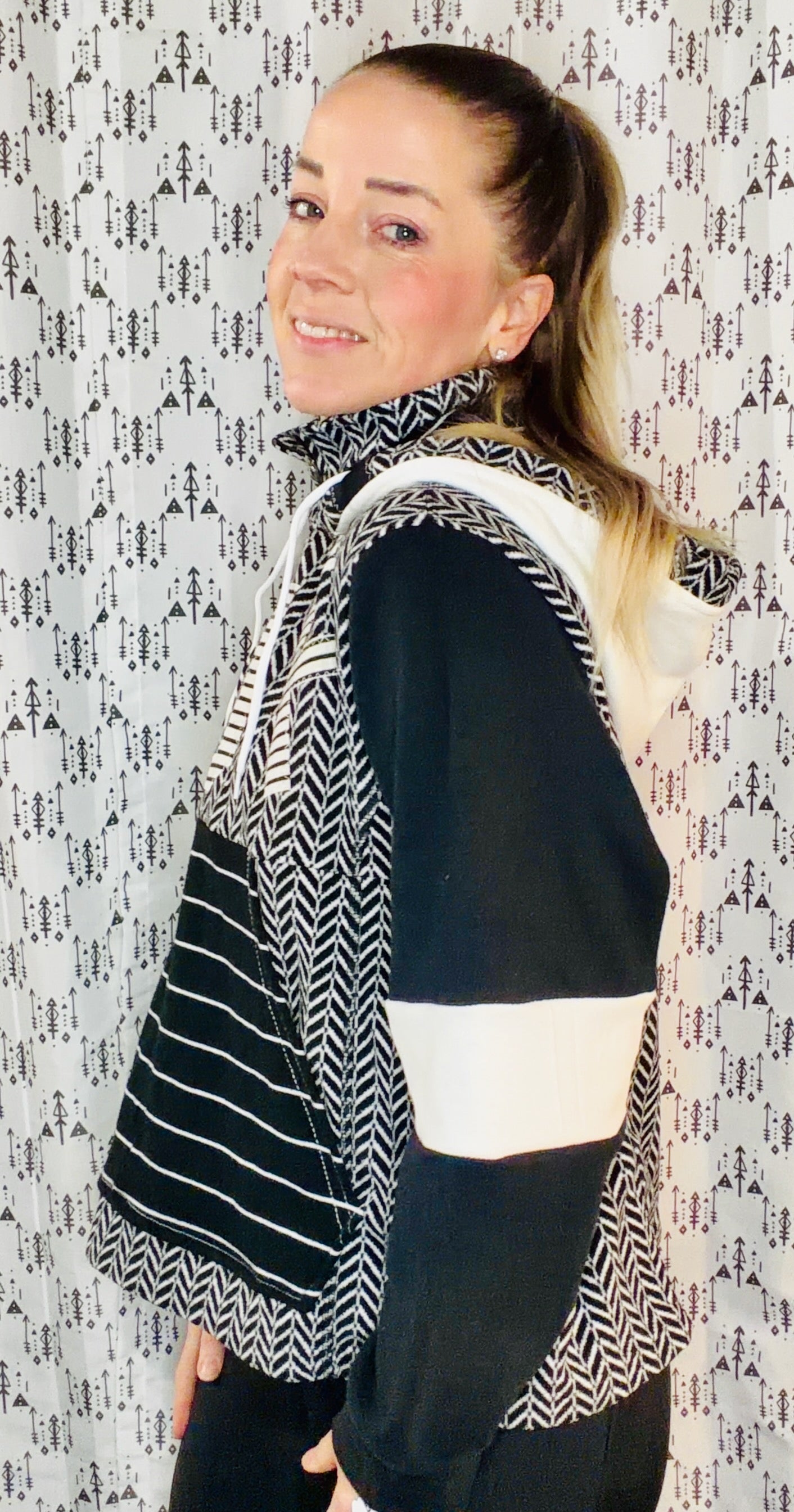 Black & White Buffalo Check 1/4 Zip-Up Crop Hoodie Size- Women's L/XL