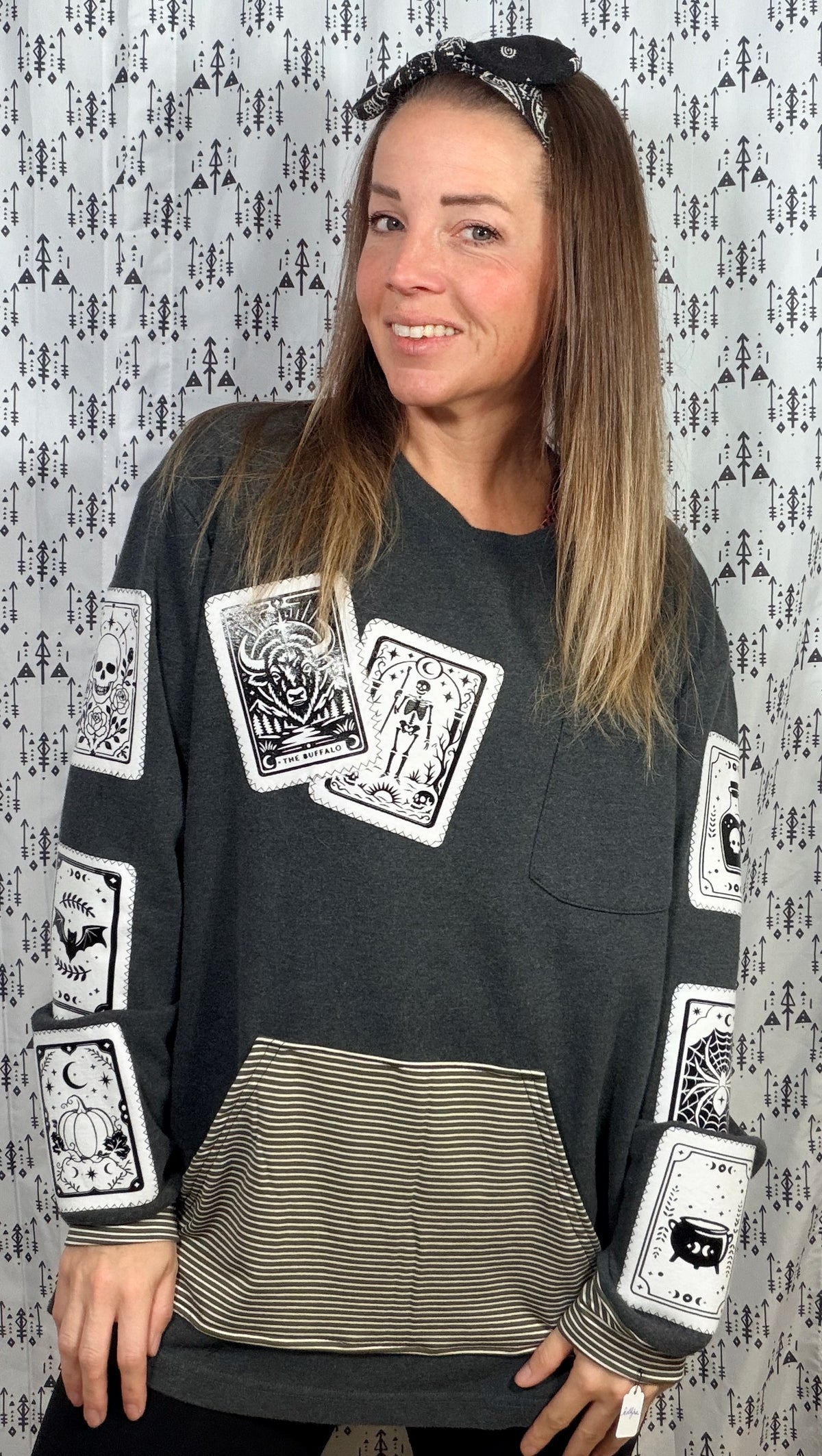 Dark Grey Buffalo Tarot Crewneck Size Unisex- L/XL