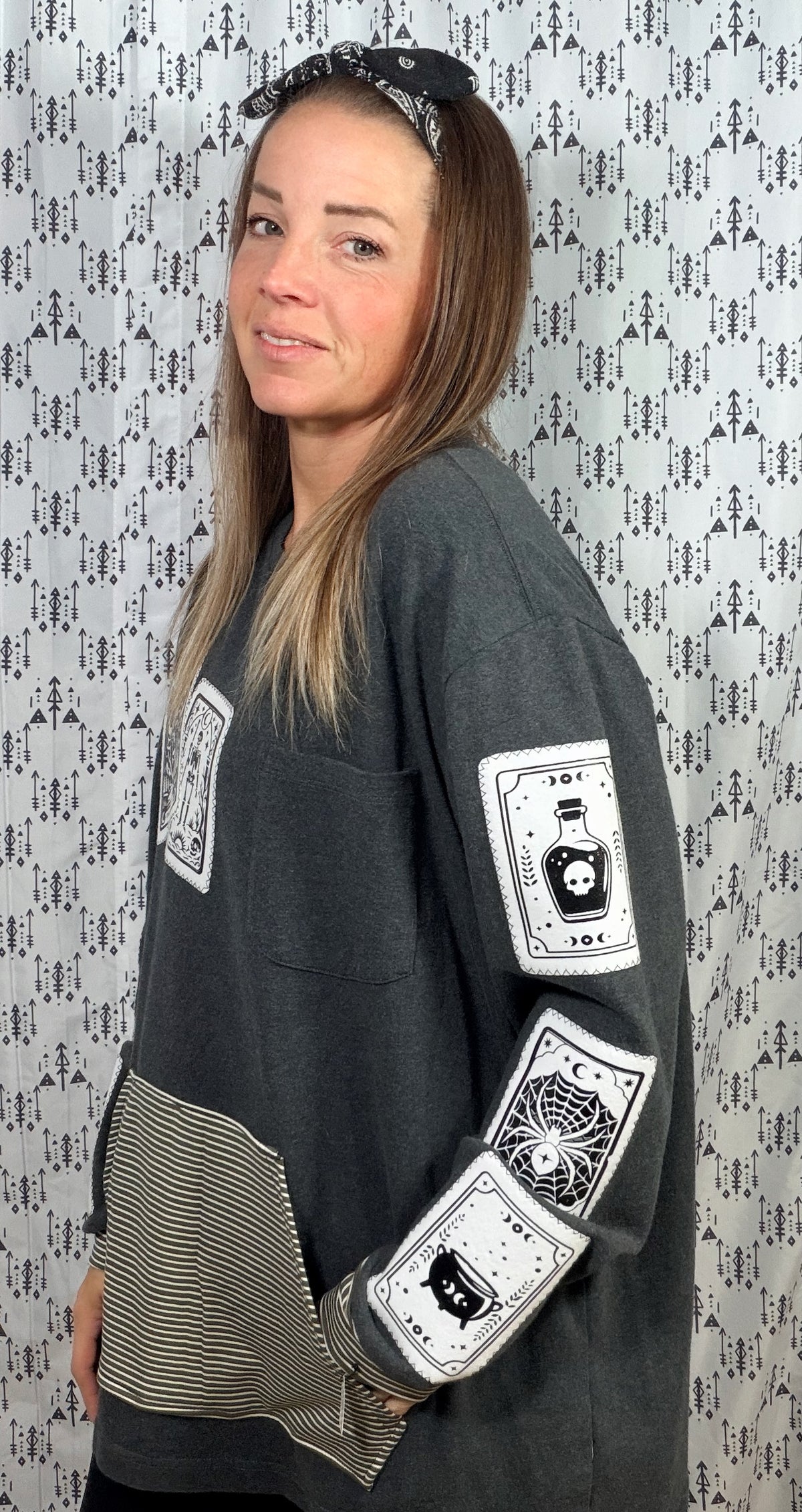 Dark Grey Buffalo Tarot Crewneck Size Unisex- L/XL