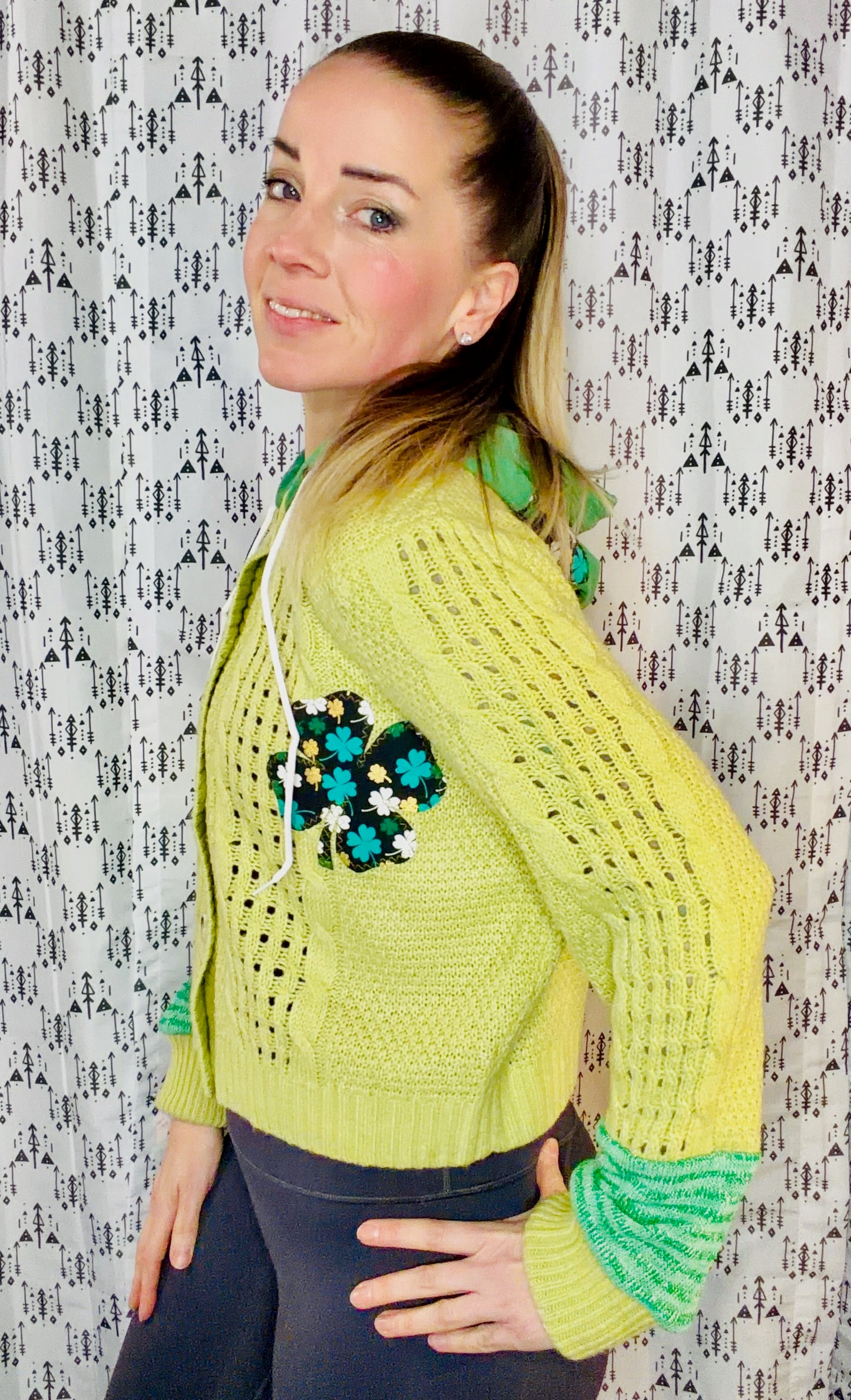 Clover Button-Up Sweater Hoodie Size- Women's M/L