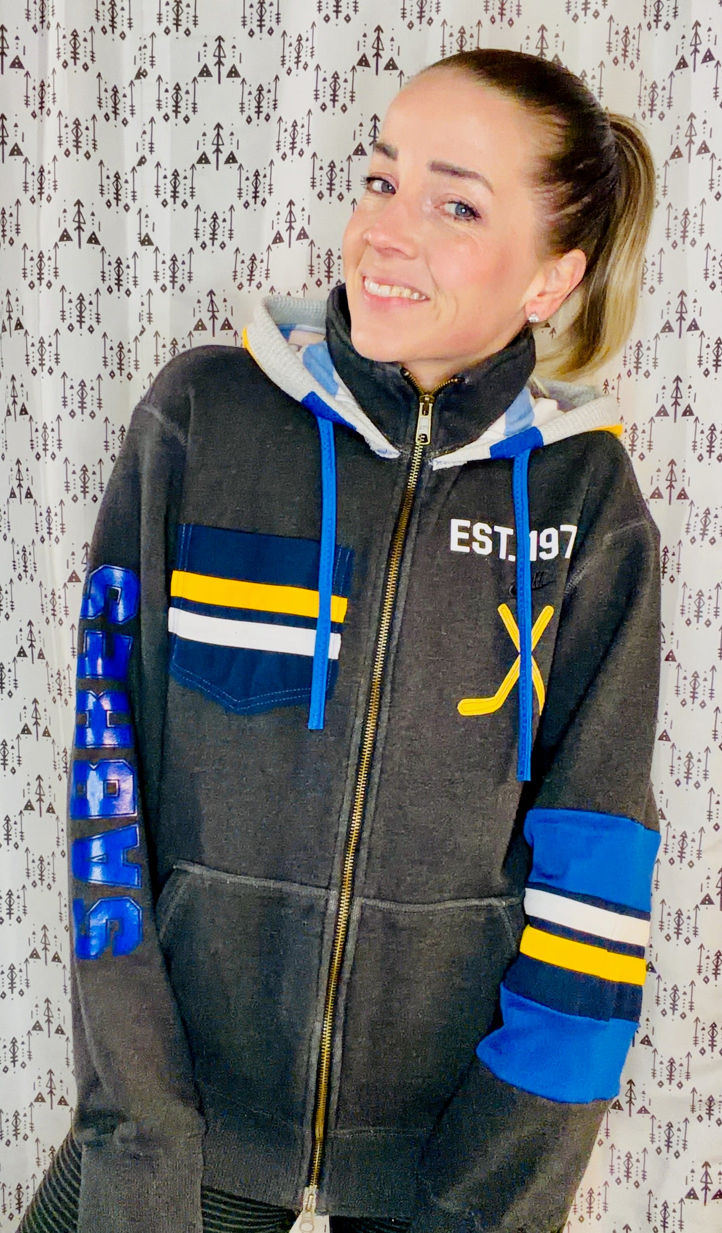 Dark Grey Buffalo Hockey Zip Up Hoodie Size Unisex-M/L