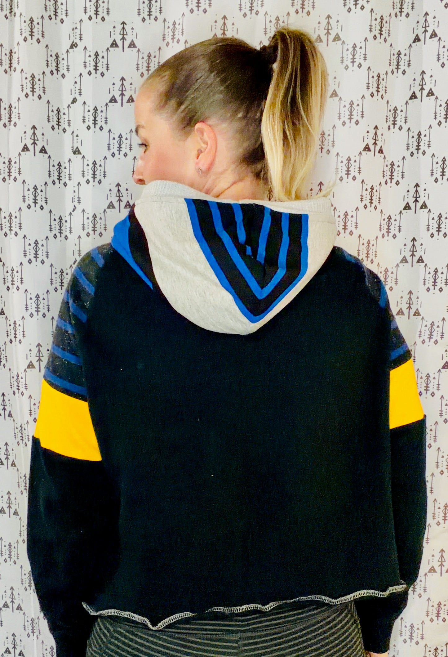 Black Buffalo Hockey Force Crop Hoodie Size Women's-M/L