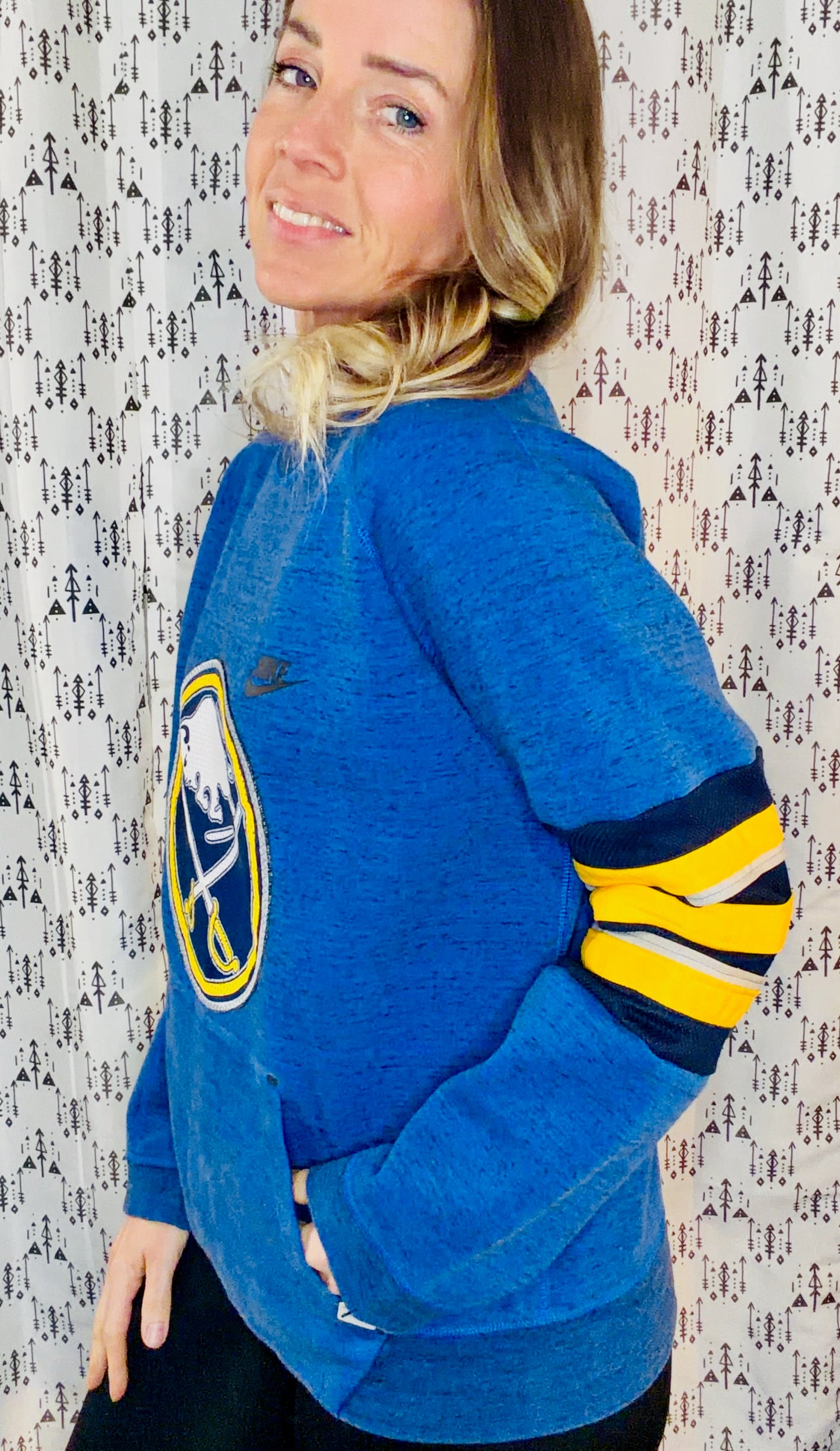 Blue Buffalo Hockey Crewneck Size Unisex-M/L