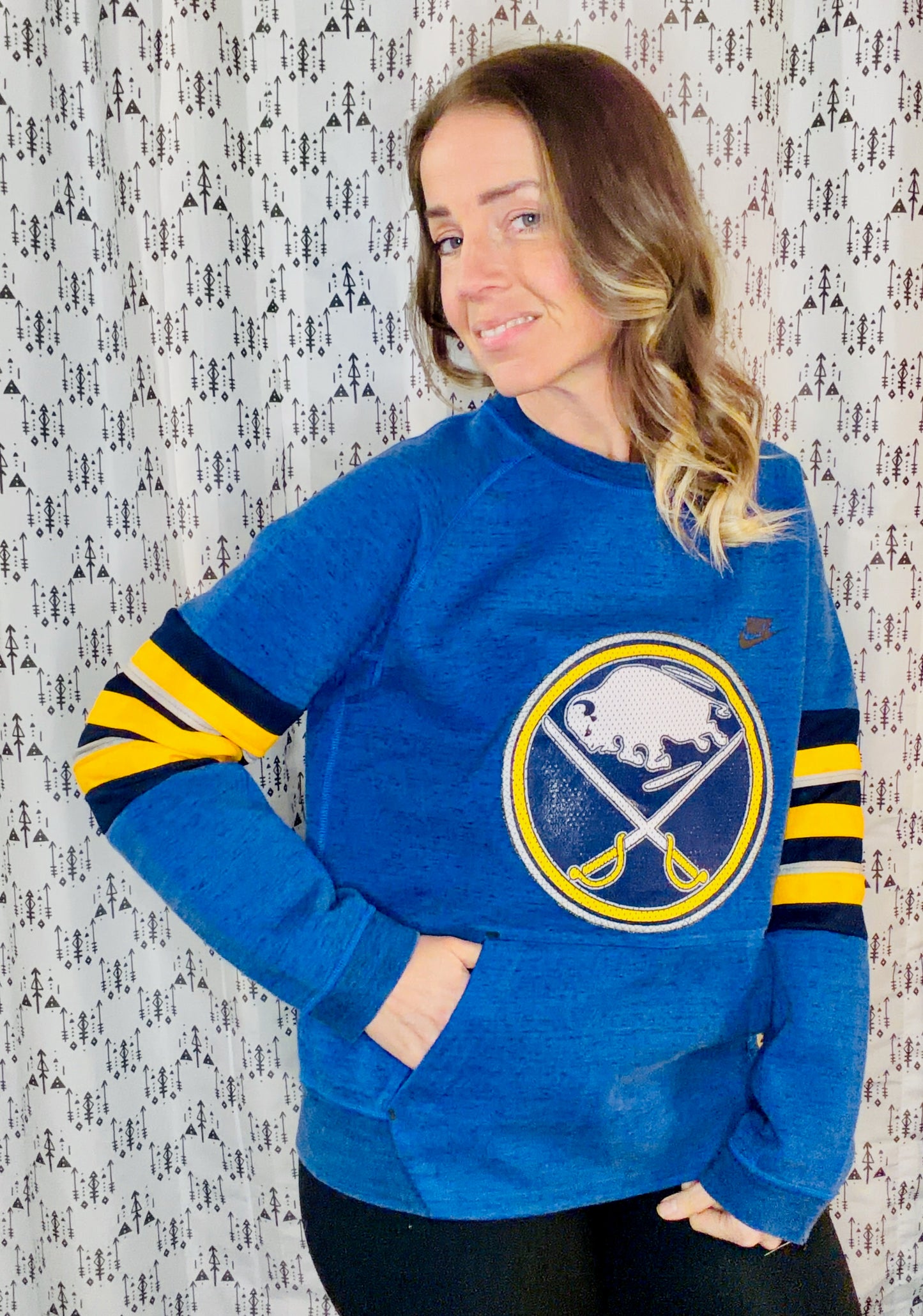 Blue Buffalo Hockey Crewneck Size Unisex-M/L