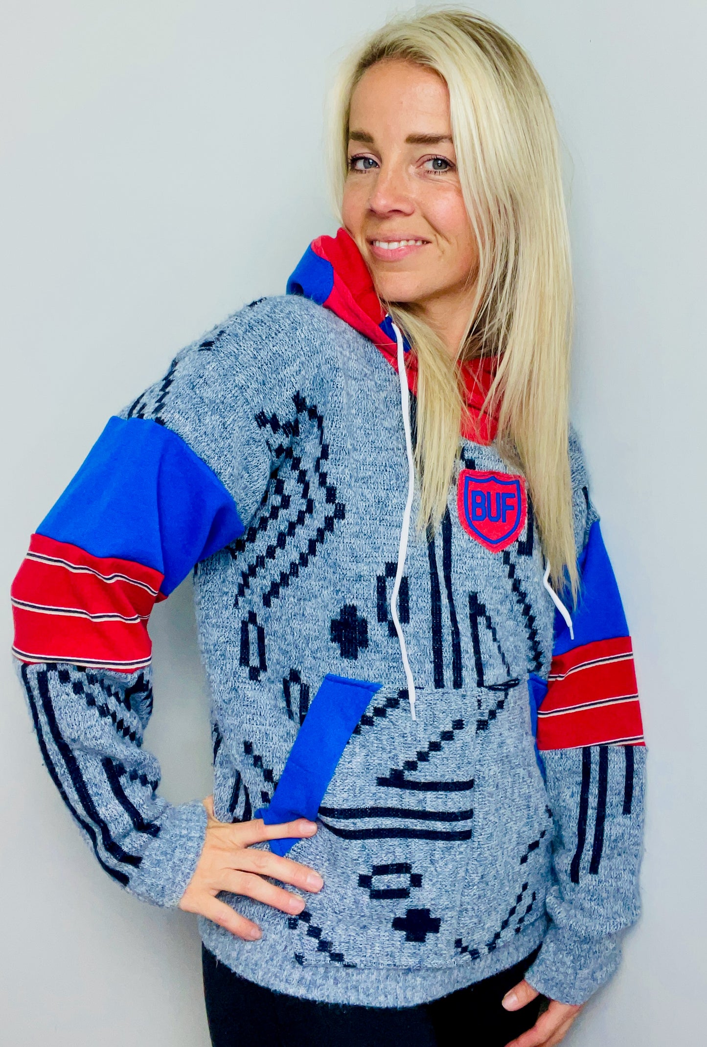 Buffalo Head 90's Sweater Hoodie Size- Unisex S/M