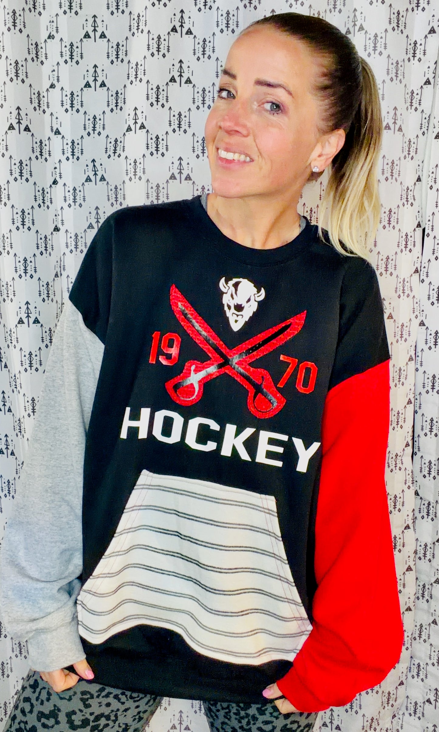 Black Throwback Buffalo Hockey Crewneck Size Unisex-L/XL
