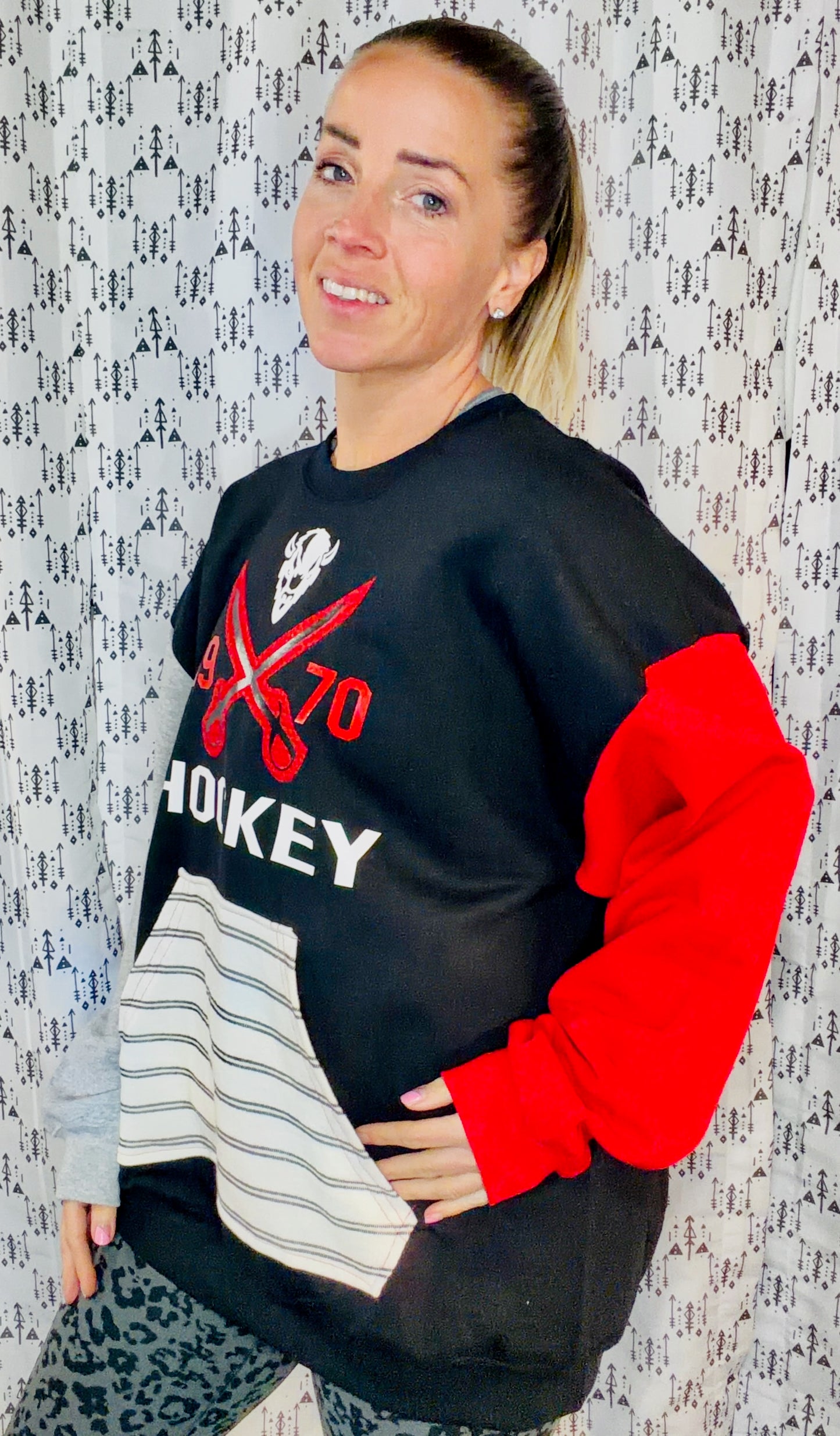 Black Throwback Buffalo Hockey Crewneck Size Unisex-L/XL