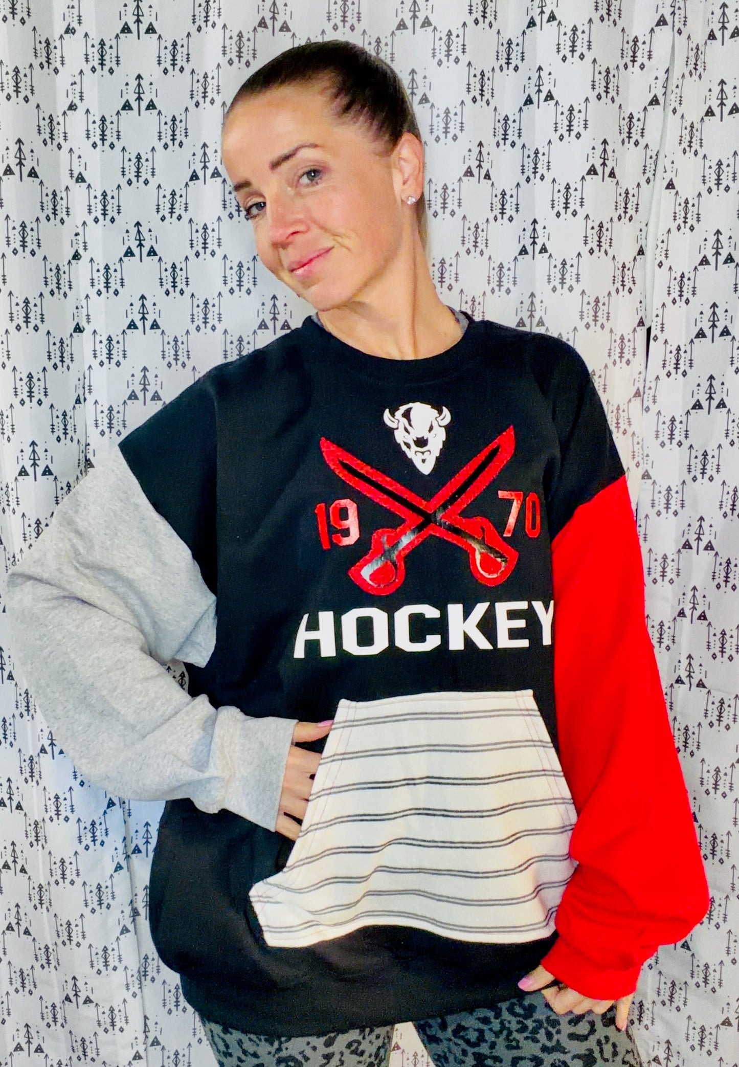 Black Throwback Buffalo Hockey Crewneck Size Unisex-L/XL