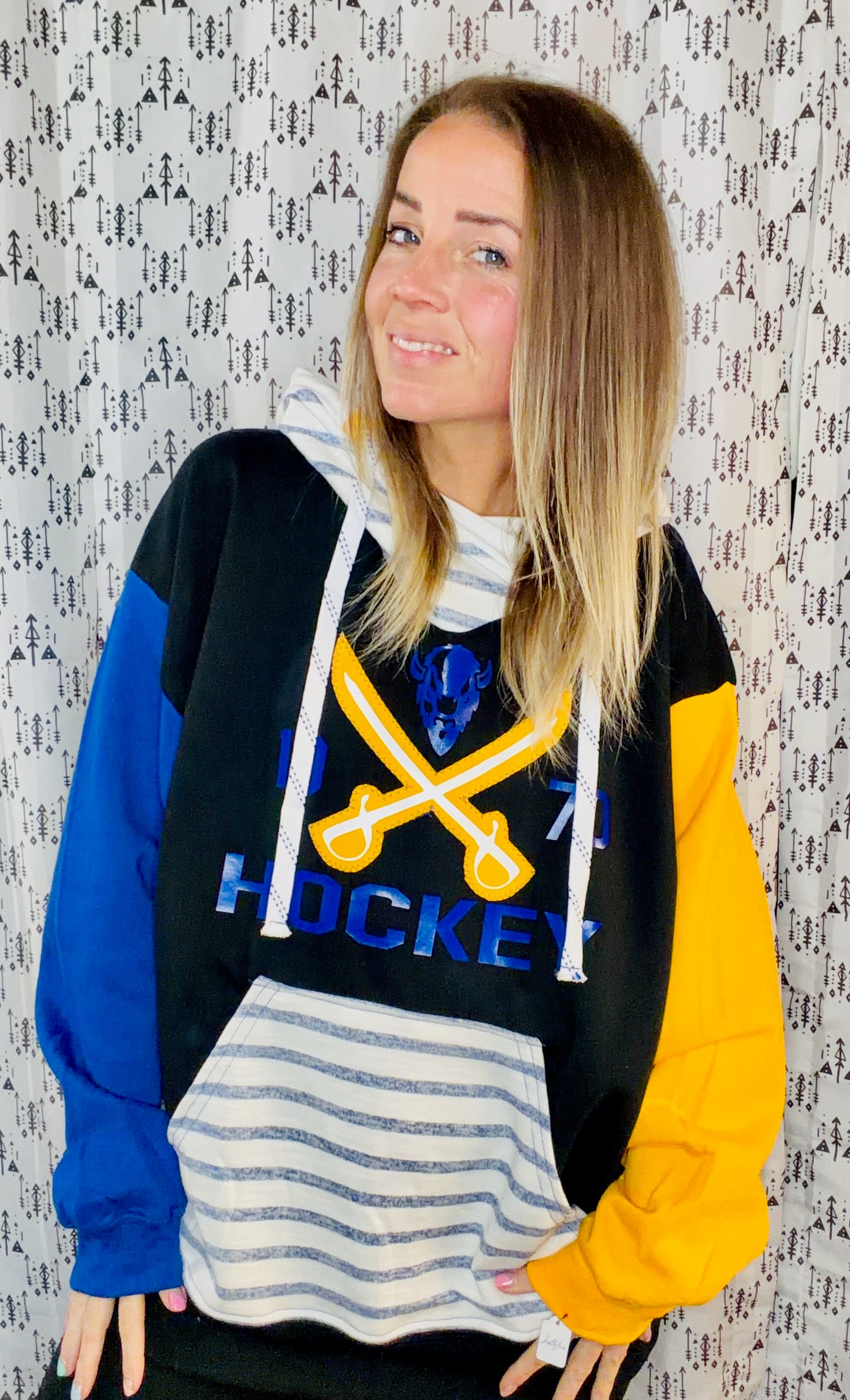 Black Buffalo Hockey Hoodie Size Unisex-L/XL