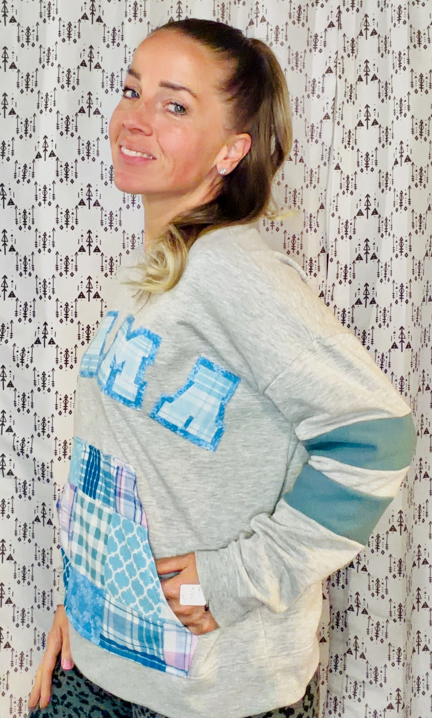 Grey MAMA Crewneck Size Women;s L/XL
