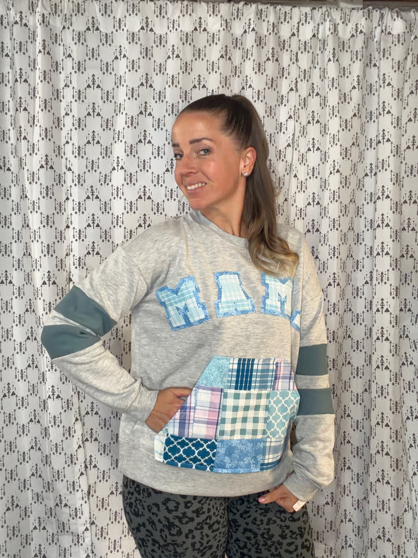 Grey MAMA Crewneck Size Women;s L/XL