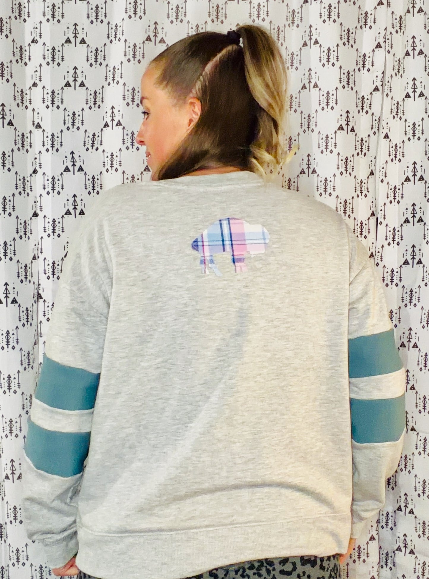 Grey MAMA Crewneck Size Women;s L/XL