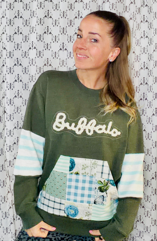 Green Buffalo Crewneck Size Women's- M/L