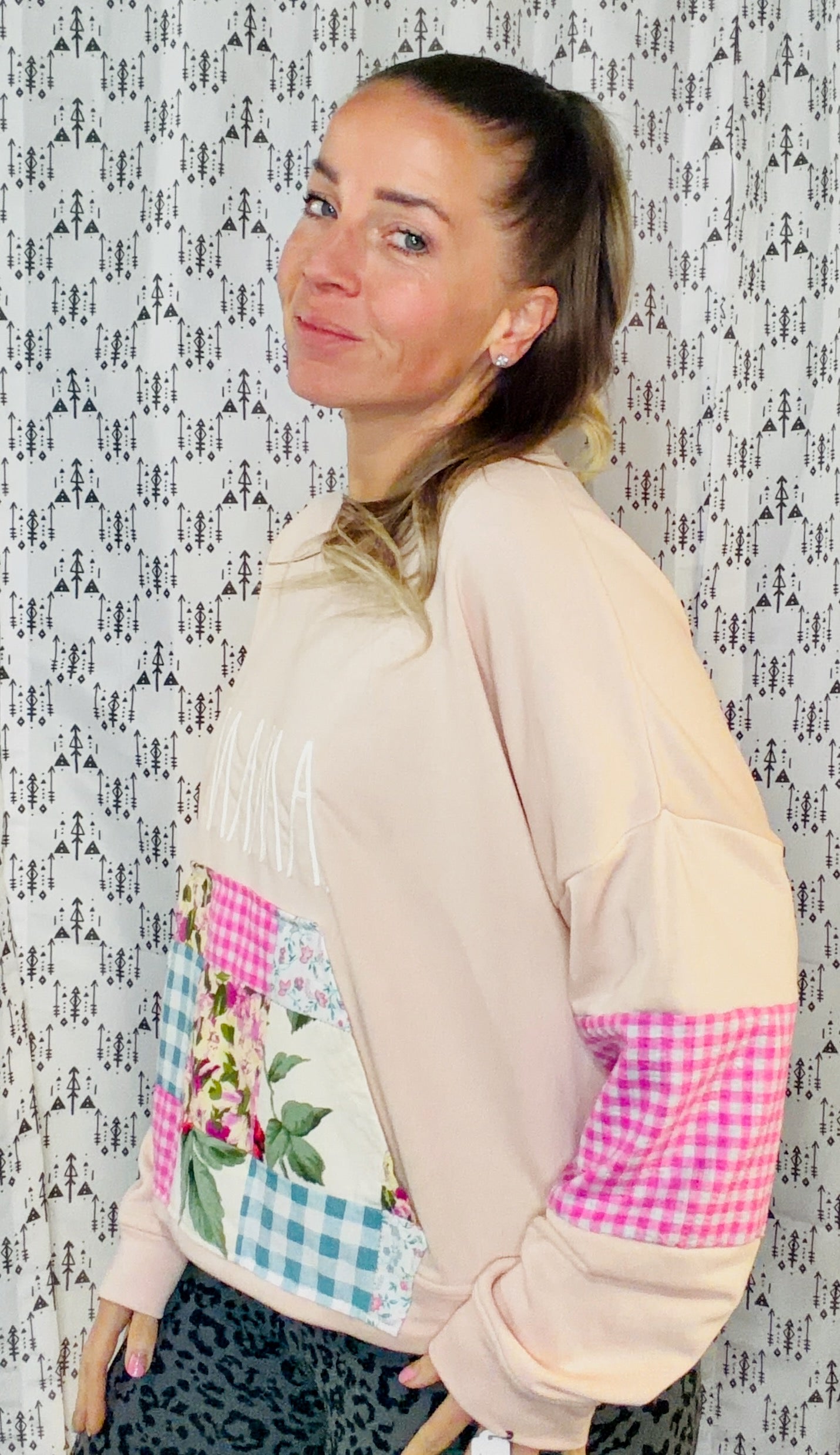 Pink MAMA Crewneck Size Women;s XL/2X