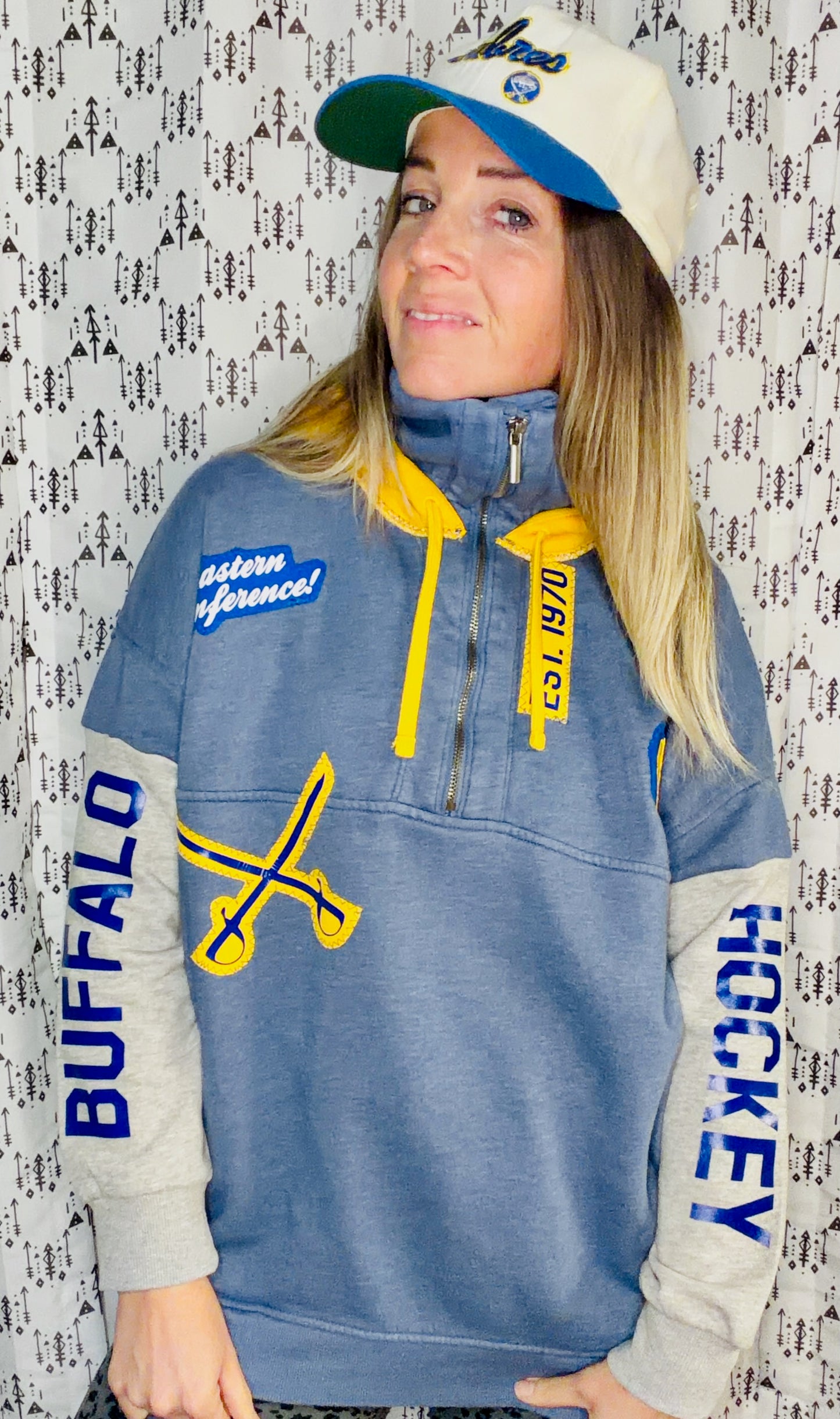 Blue Buffalo Hockey 1/2 Zip Up Size- Women's XL/2X
