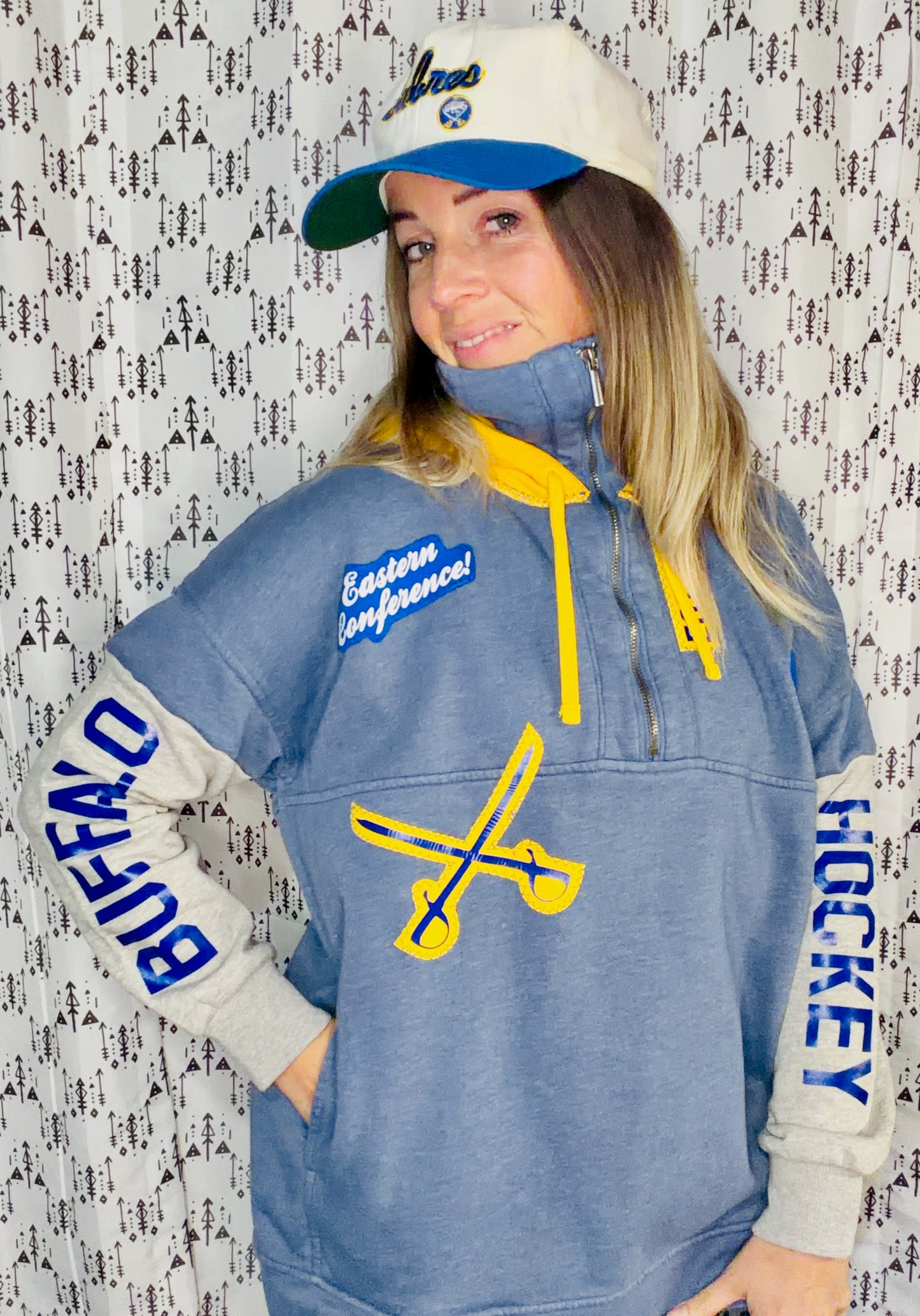 Blue Buffalo Hockey 1/2 Zip Up Size- Women's XL/2X
