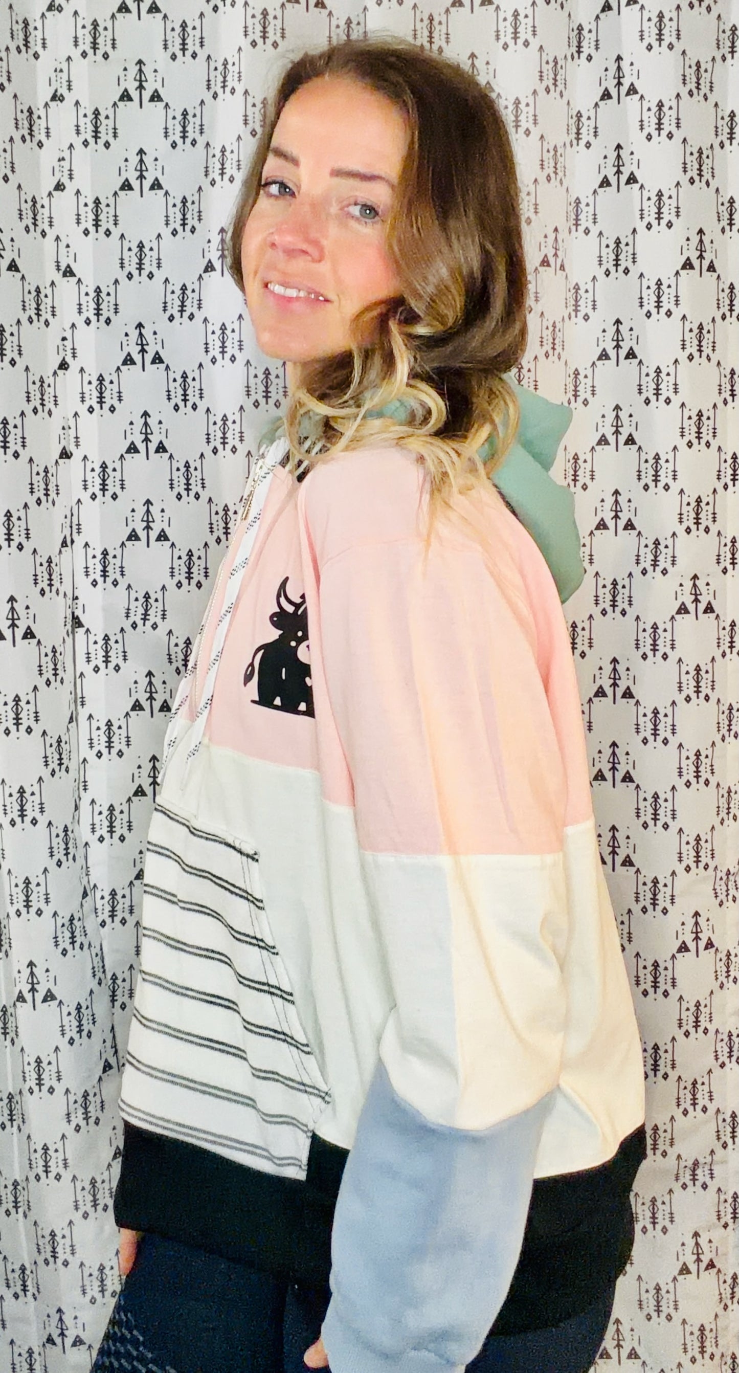 Pink Color-Block Fiesta Buffalo Crop Hoodie Size- Women's XL/2X