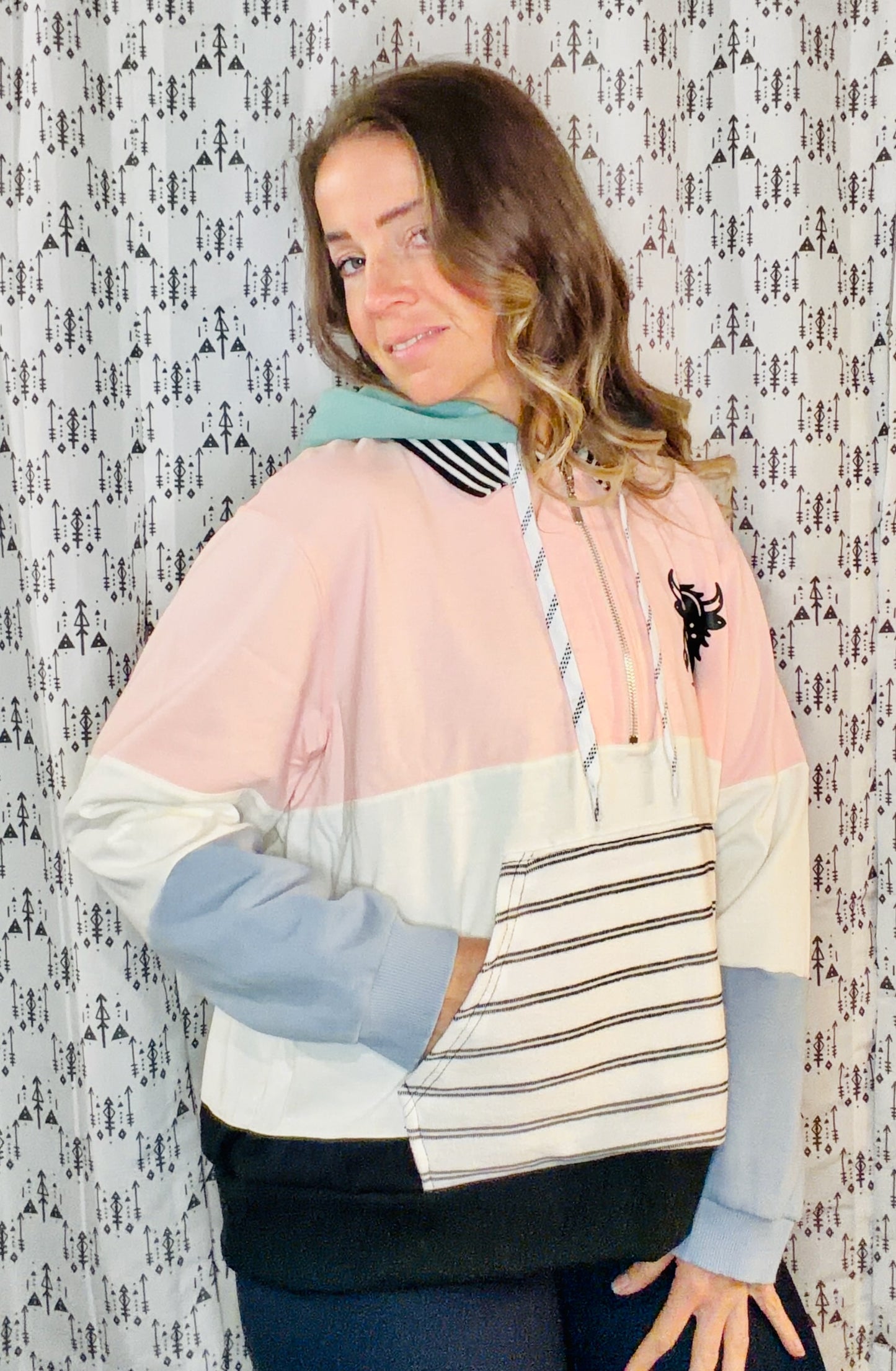 Pink Color-Block Fiesta Buffalo Crop Hoodie Size- Women's XL/2X