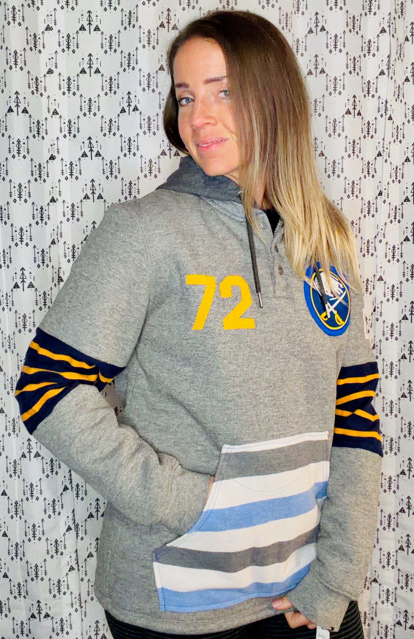 Buffalo Hockey #72 Thompson Hoodie Size Unisex-M/L