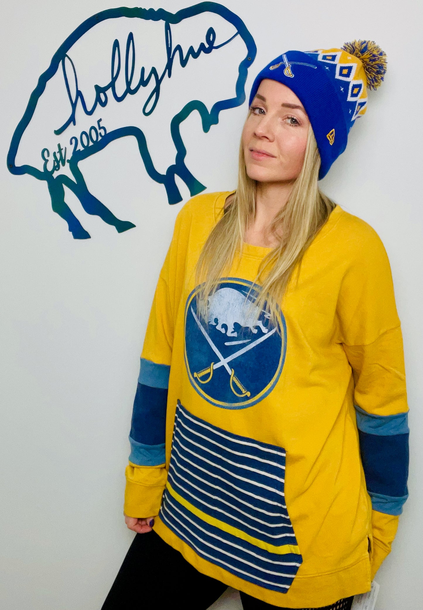 Vintage Yellow Sabres Hockey Crewneck Size- Women's XL/2X