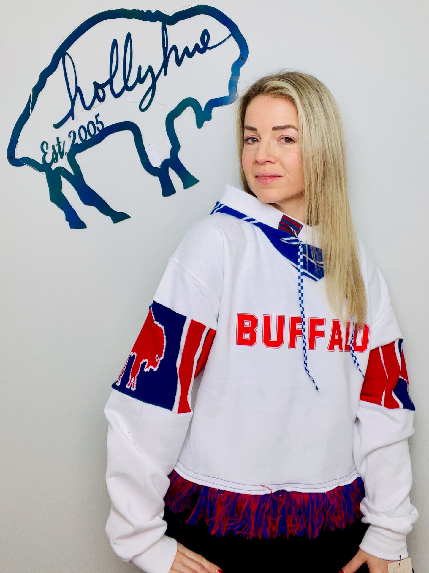 White Buffalo Sweater Crop Hoodie Size- Women's L/XL